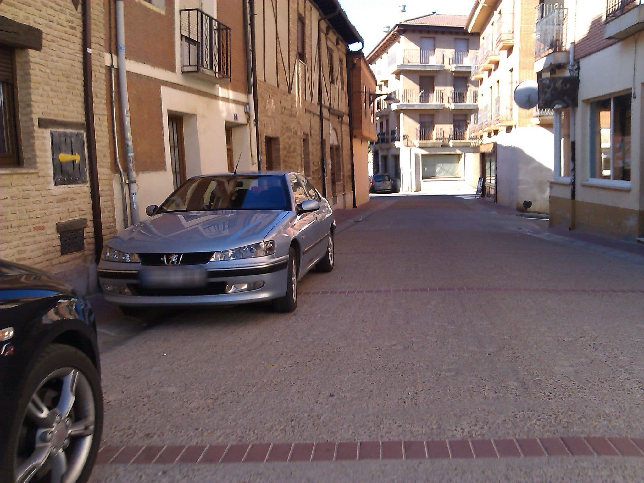 Street view near Hostal La Codorniz, Sahagún — © changchun1 (CC BY-SA · Mapillary)
