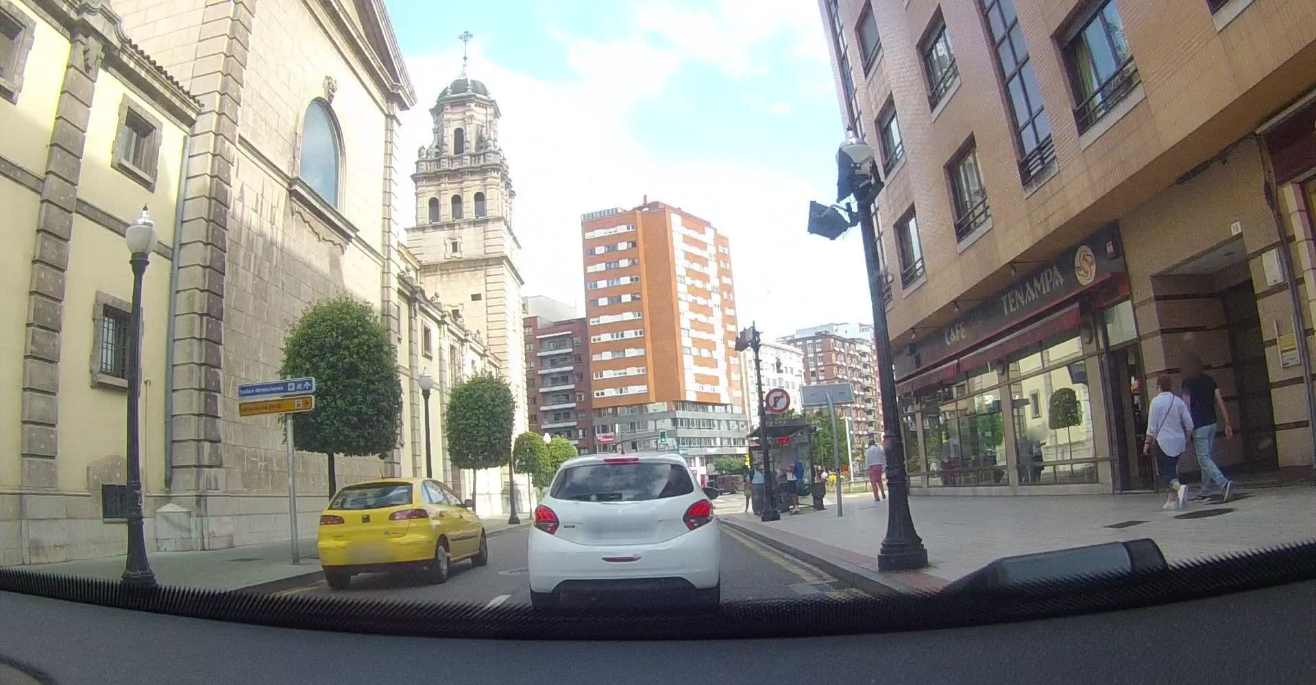 Street view near Albor, Gijón — © VincentVE (CC BY-SA · Mapillary)