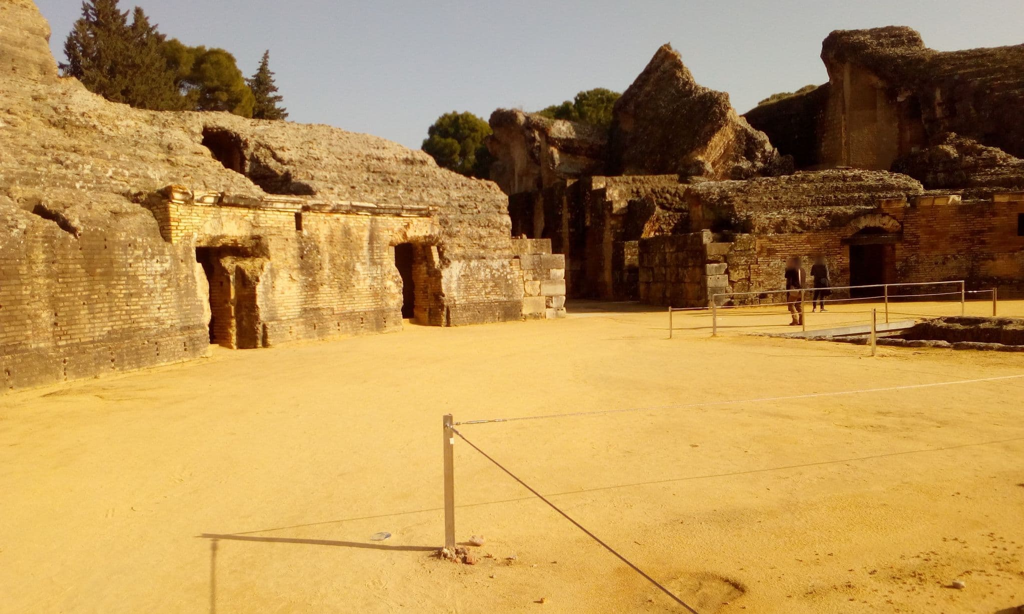 Street view near Anfiteatro Romano, Santiponce — © micmin1972 (CC BY-SA · Mapillary)