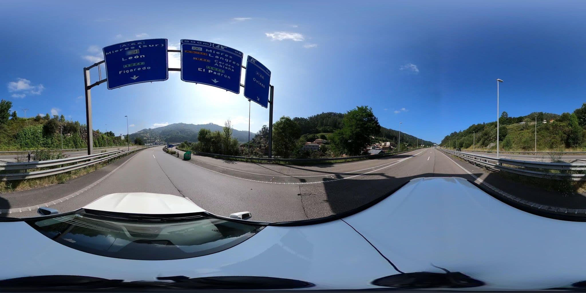 Street view near Albergue de Peregrinos de La Peña Mieres del Camín, Mieres — © sanjorgepinho (CC BY-SA · Mapillary)