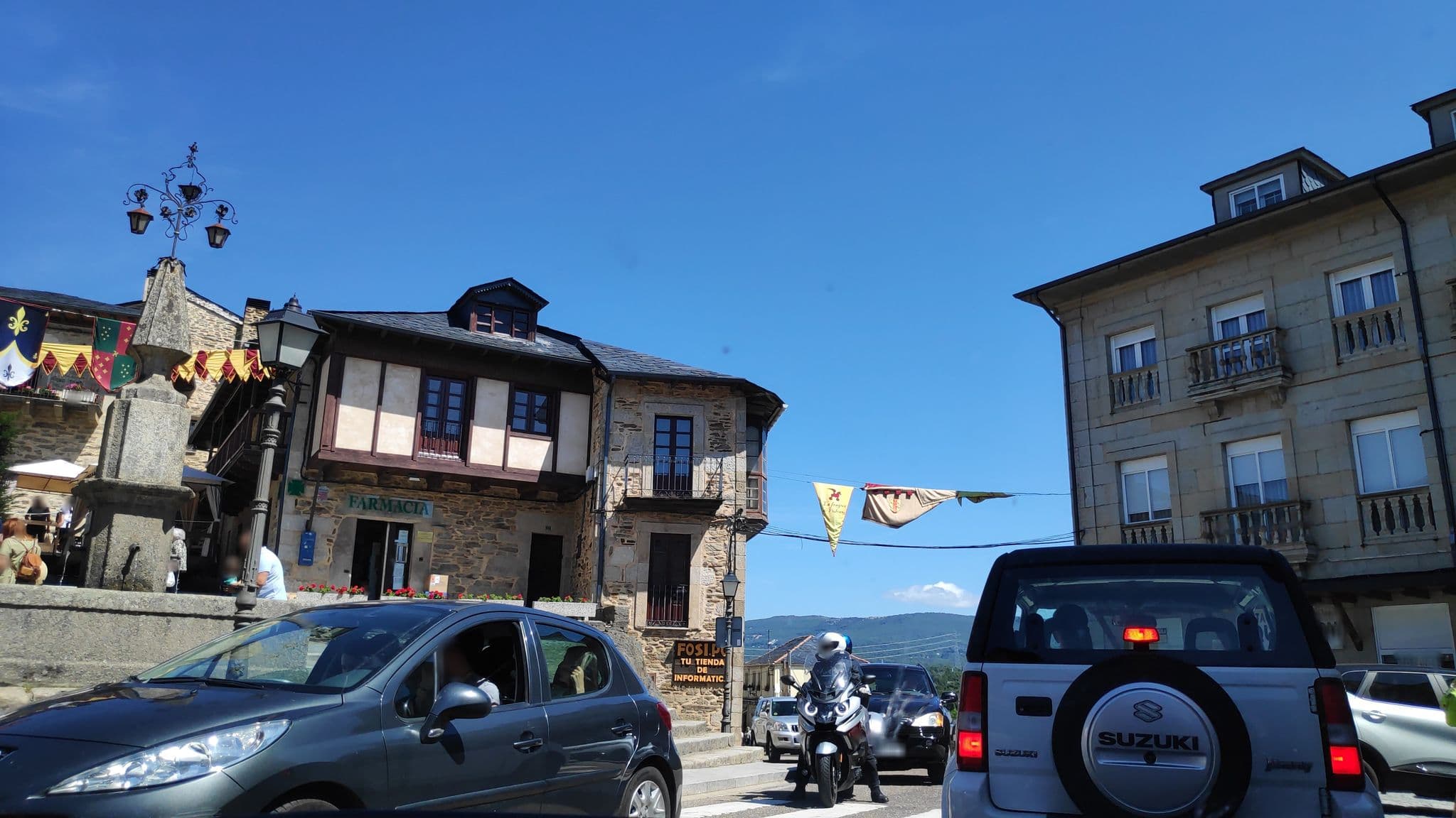 Street view near La Hoja de Roble, Puebla de Sanabria — © polkillas (CC BY-SA · Mapillary)