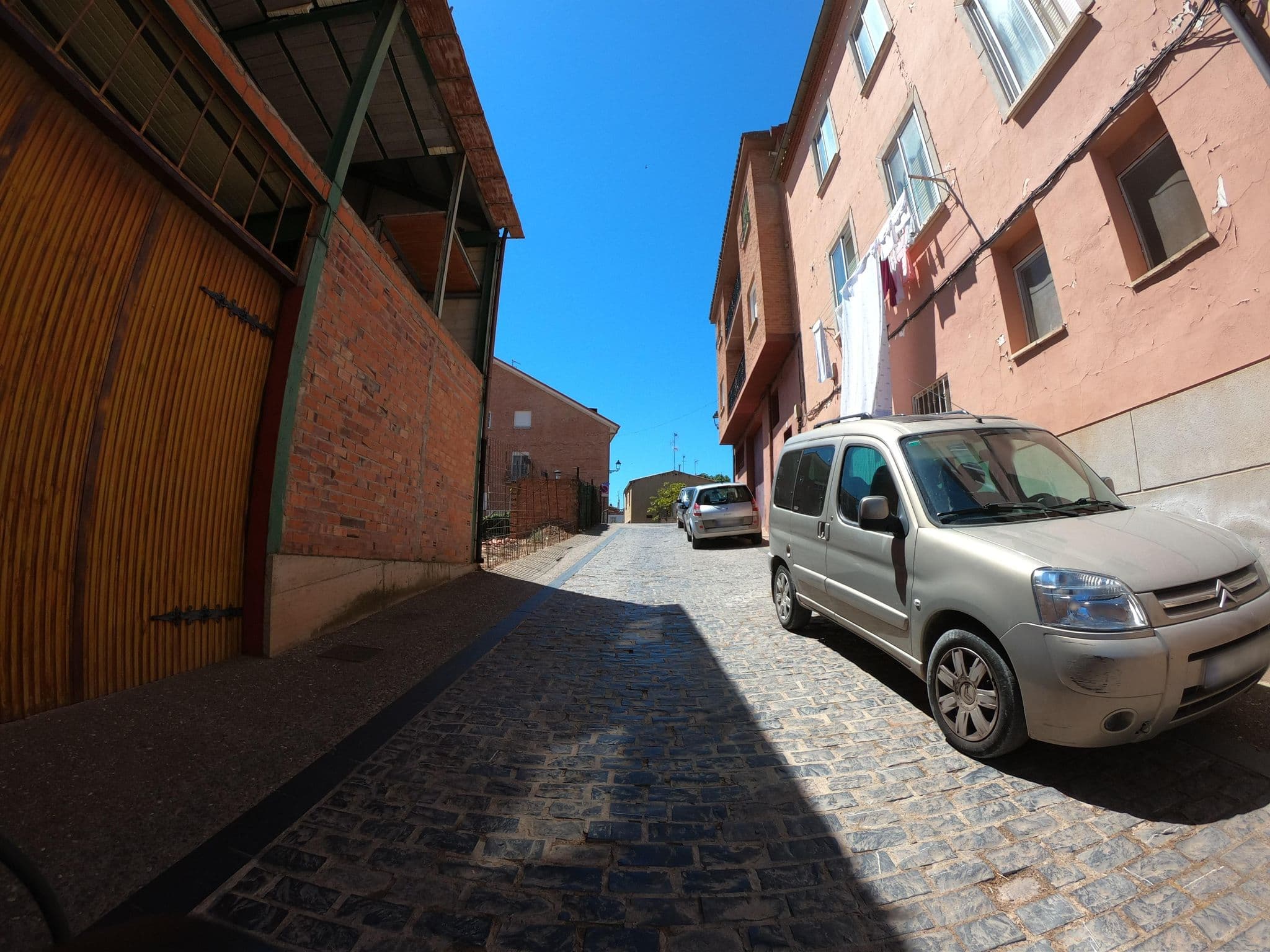 Street view near Albergue la Casa del Peregrino Ángel, Fuenmayor — © rubencarbonero (CC BY-SA · Mapillary)