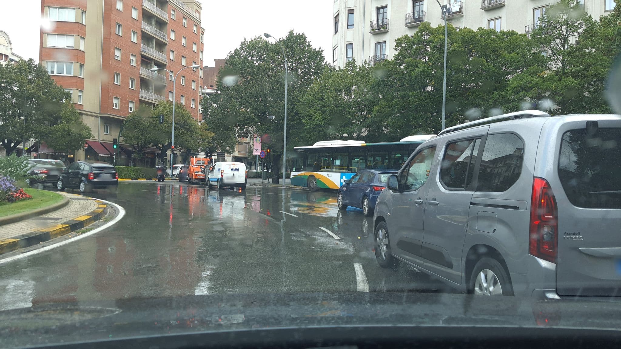 Street view near Aloha Hostel, Segundo Ensanche — © surikat (CC BY-SA · Mapillary)