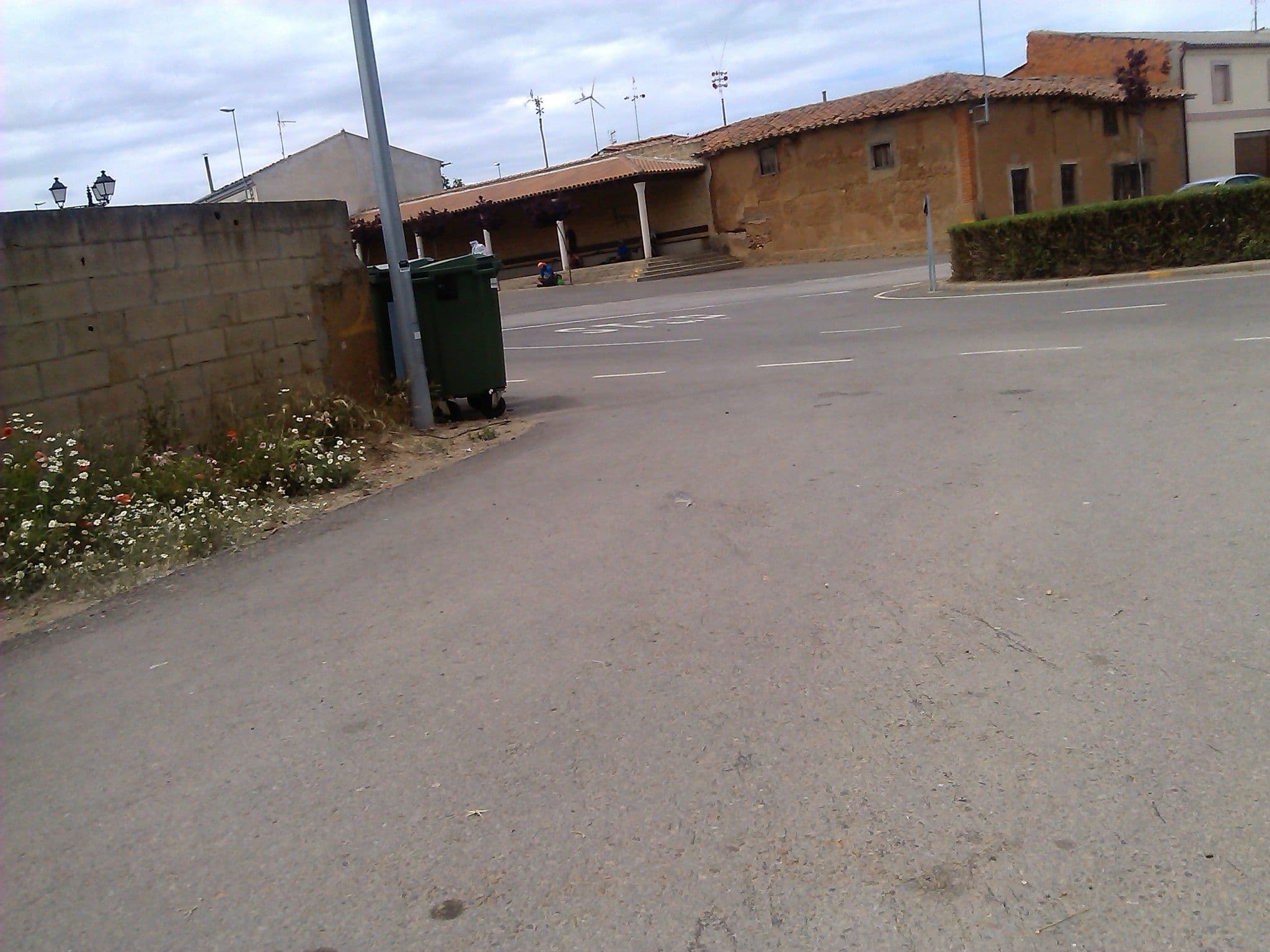 Street view near Albergue Santa Lucía, Bustillo del Páramo — © changchun1 (CC BY-SA · Mapillary)