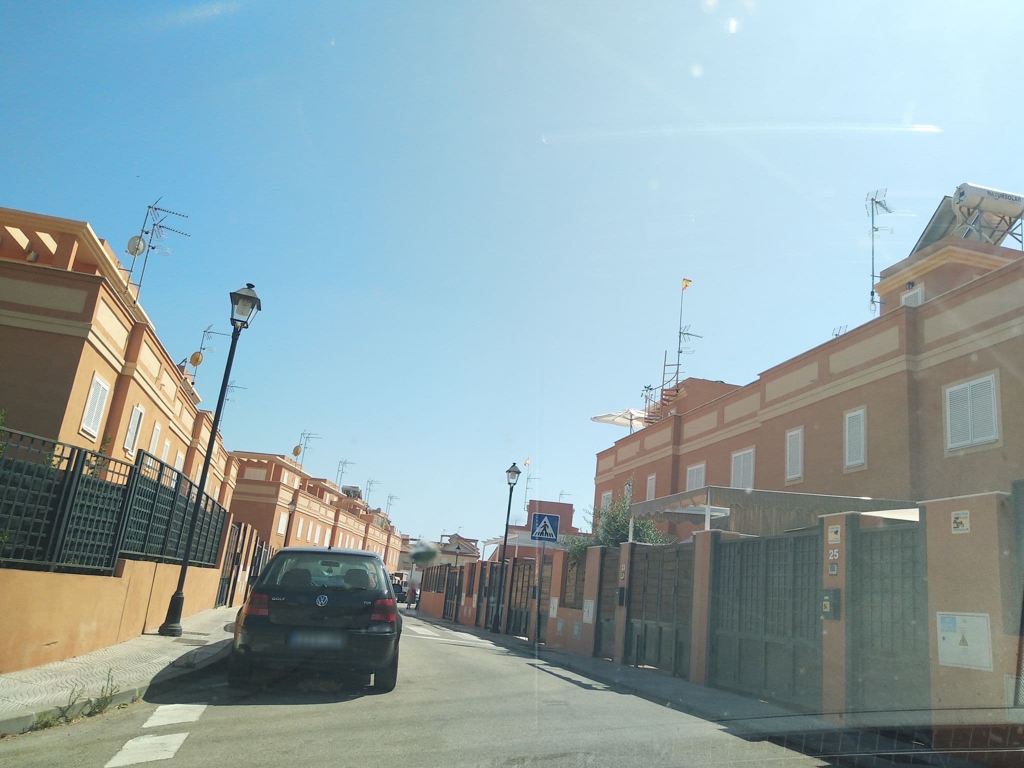 Street view near Christine & Daan, Valdés — © klaberlang (CC BY-SA · Mapillary)