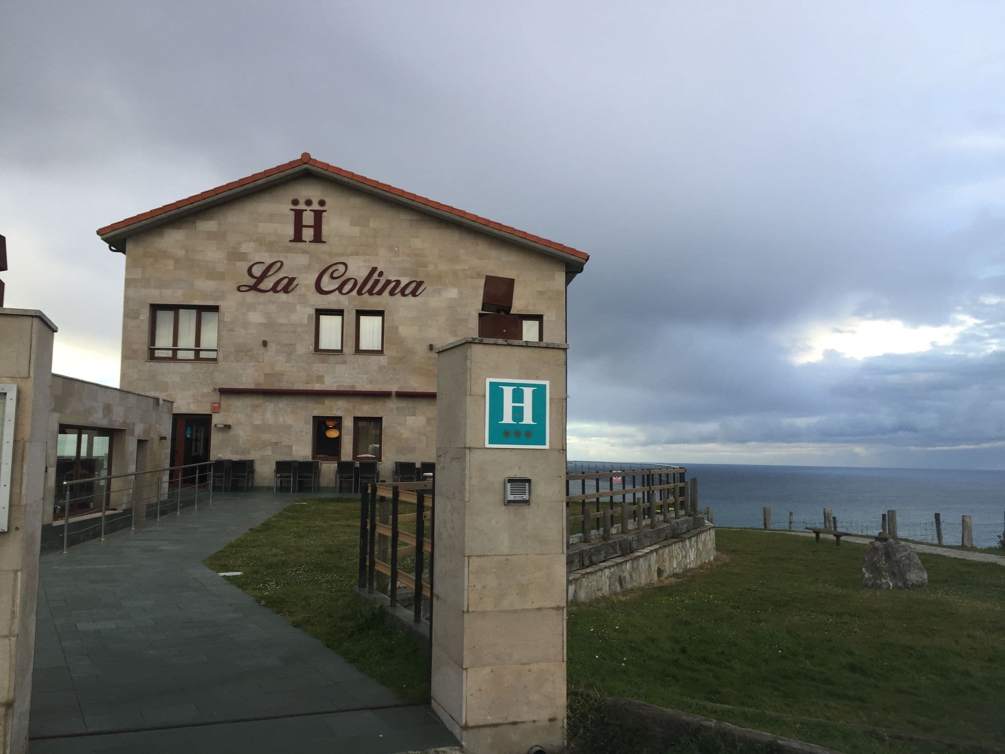 Street view near Hotel La Colina, Gijón — © ptmap (CC BY-SA · Mapillary)