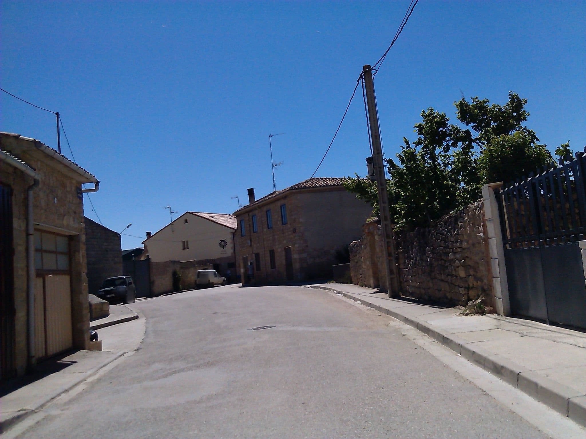 Street view near Albergue Meeting Point, Sasamón — © changchun1 (CC BY-SA · Mapillary)