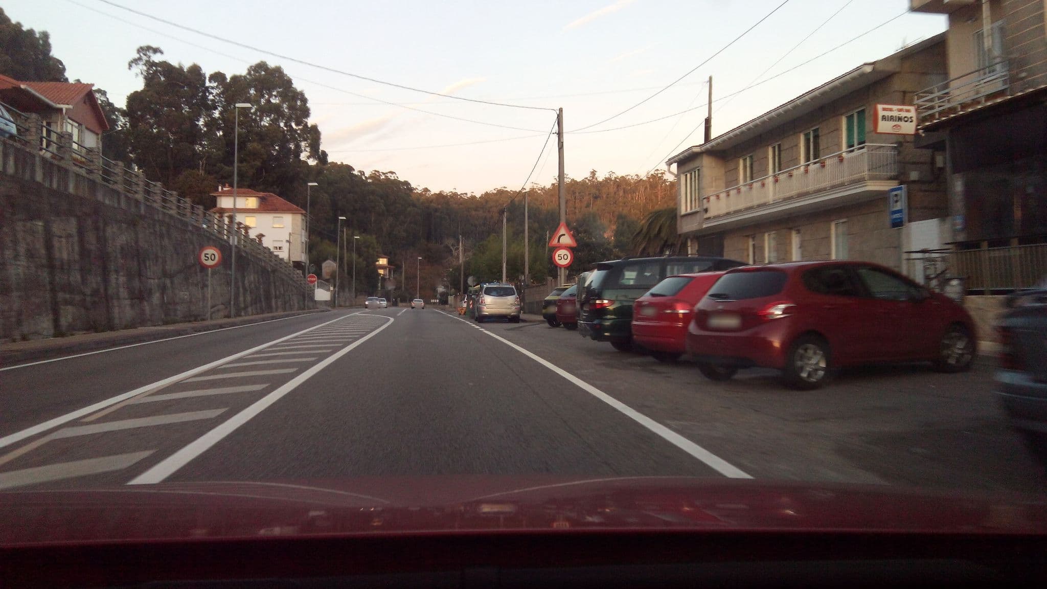 Street view near Bar-hostal Airiños, Combarro — © lolailo (CC BY-SA · Mapillary)