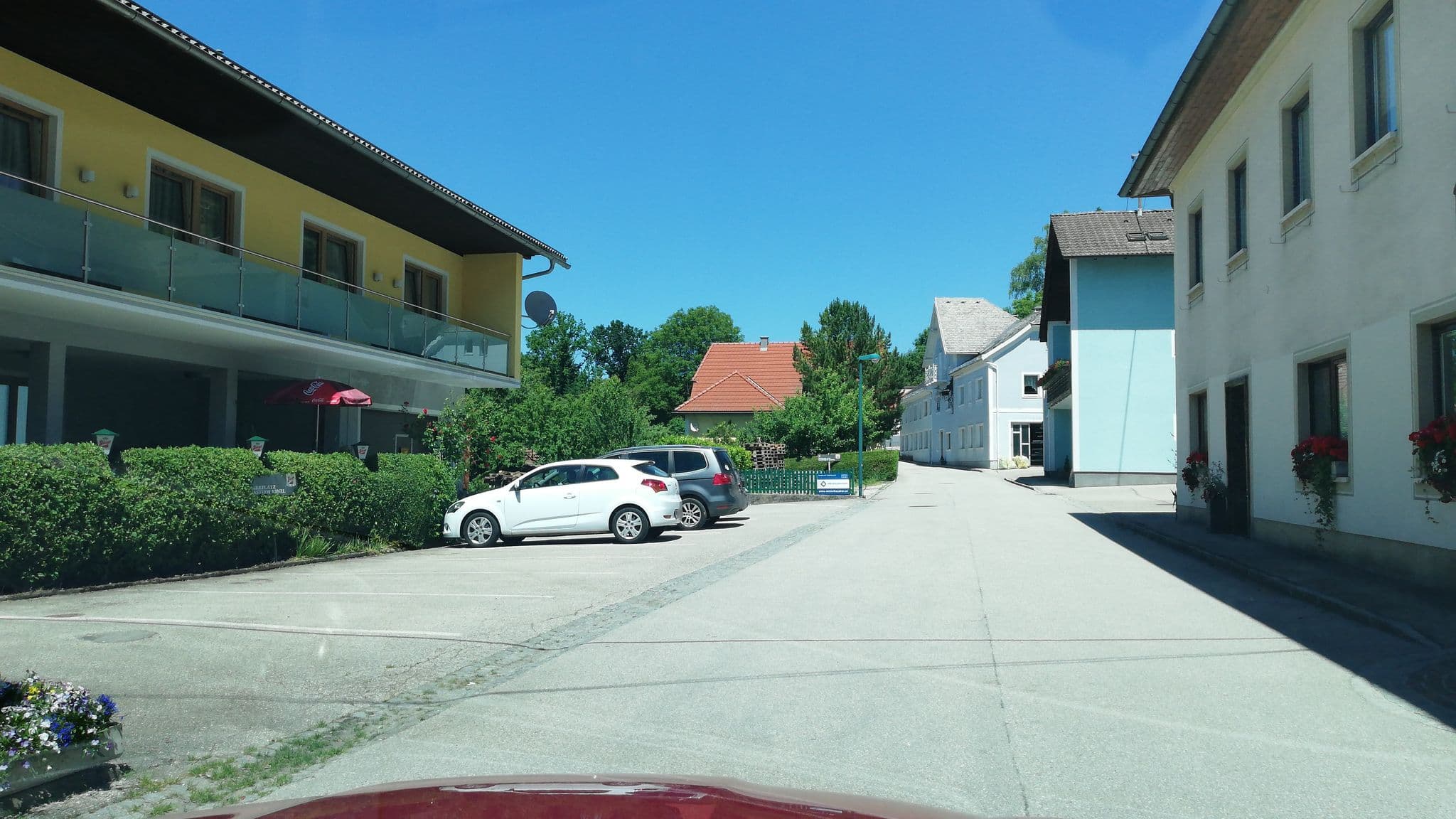 Street view near Gasthof Kinzl, Offenhausen — © gzin (CC BY-SA · Mapillary)