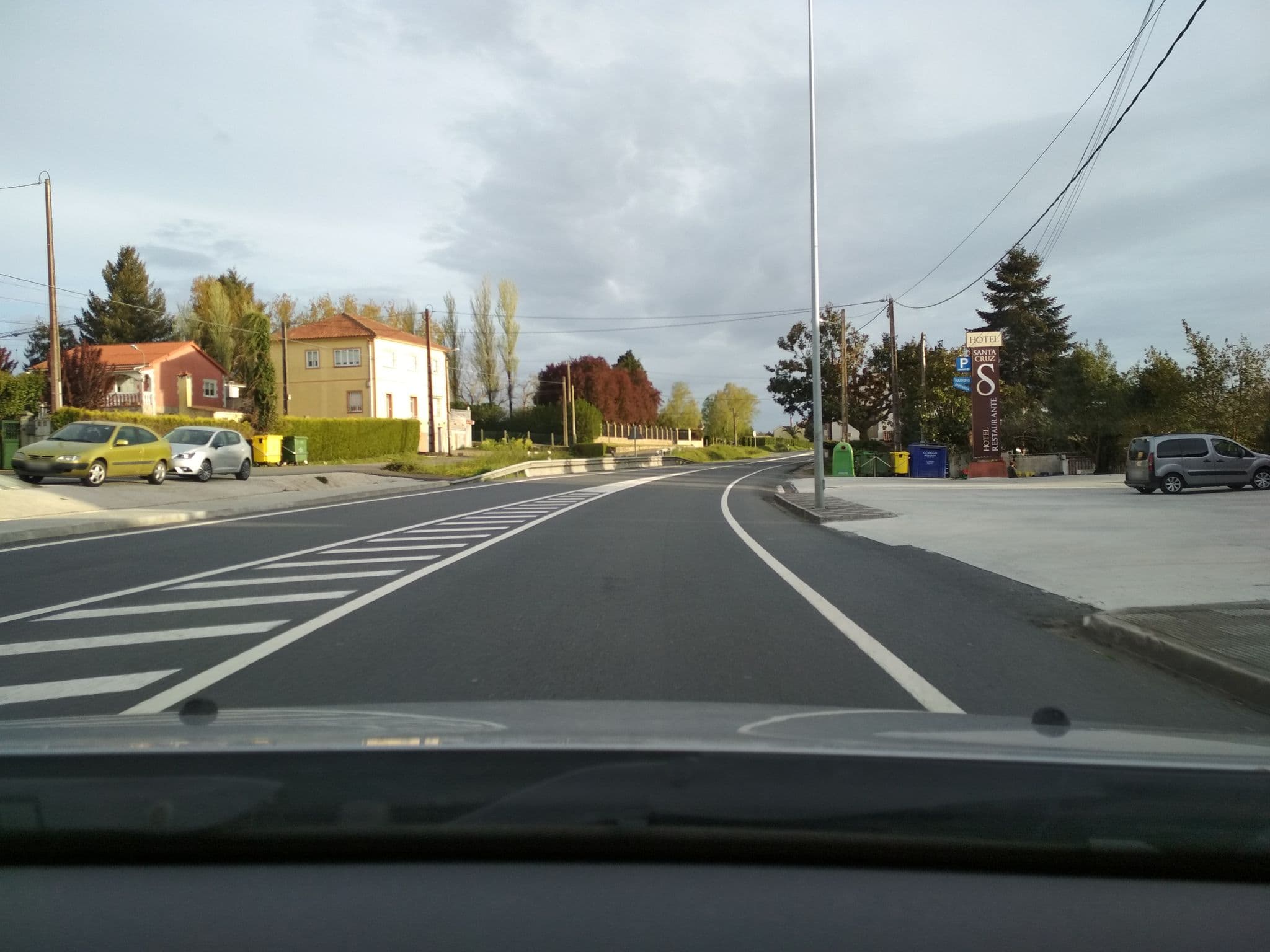 Street view near Hotel Santa Cruz, Ordes — © cafeconleche (CC BY-SA · Mapillary)