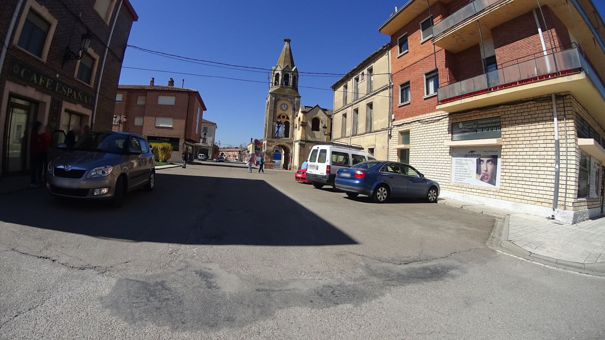 Street view near Hostal Alonso, Alar del Rey — © robertogeb (CC BY-SA · Mapillary)