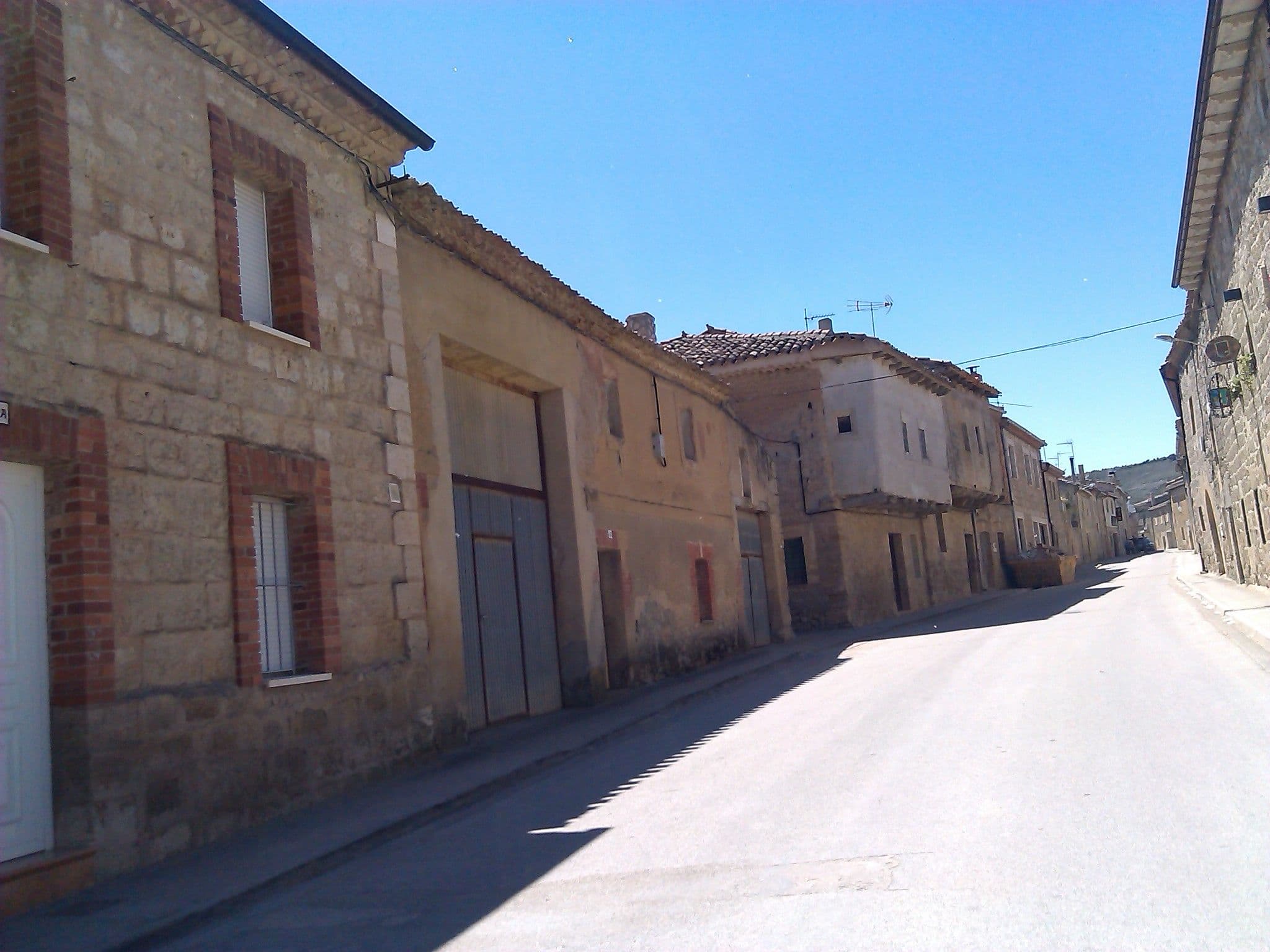 Street view near La Casa del Abuelo, Sasamón — © changchun1 (CC BY-SA · Mapillary)