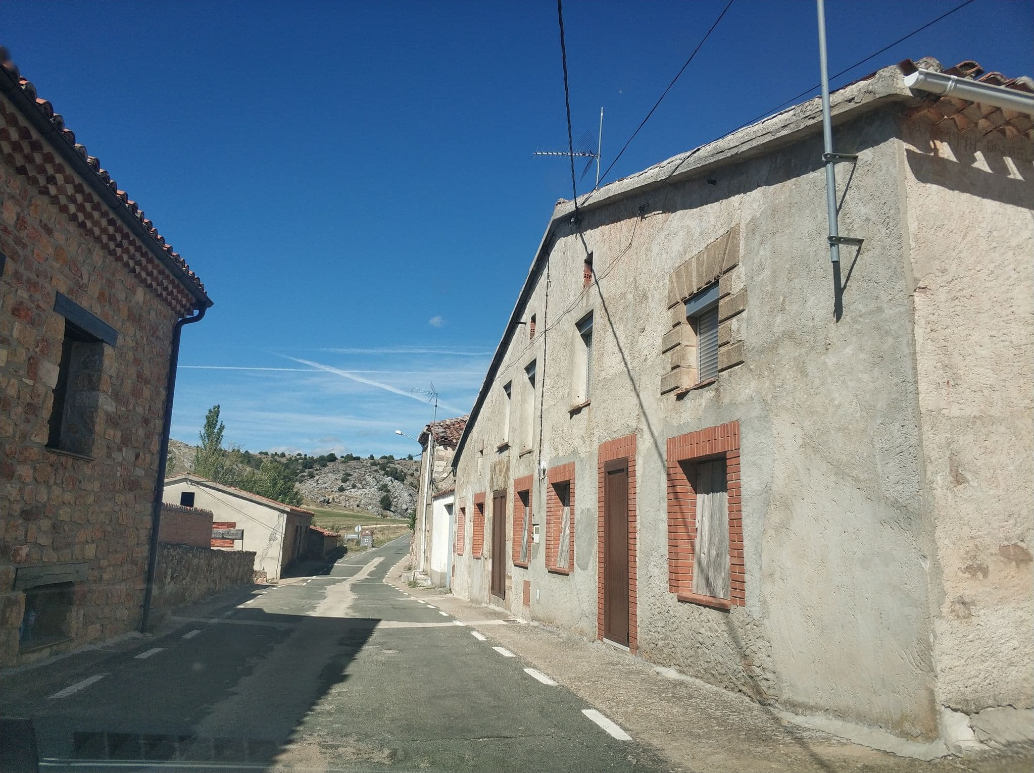 Street view near Casas Rurales La Chimenea de Soria I y II, Huerta del Rey — © sanchi (CC BY-SA · Mapillary)