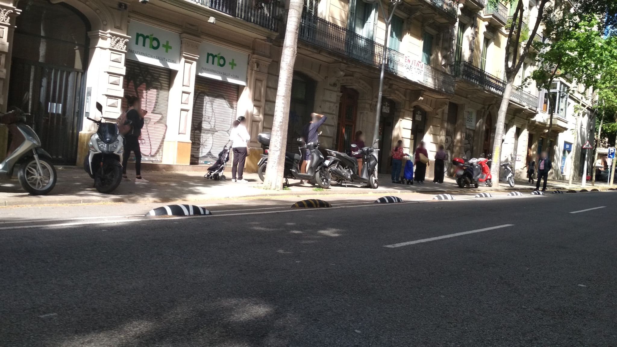 Street view near Pension Casa de Barca, Fort Pienc — © toniserra (CC BY-SA · Mapillary)