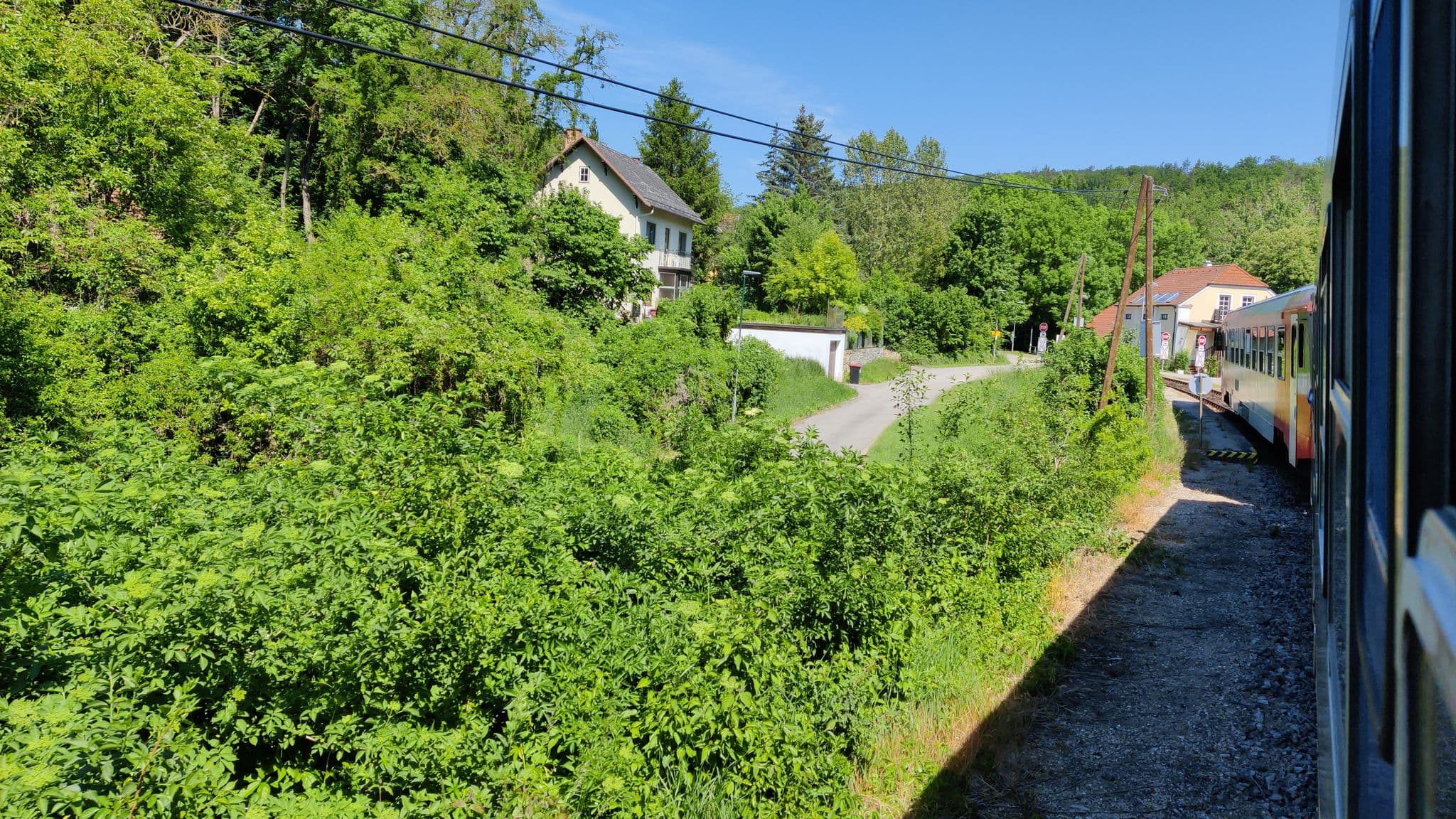 Street view near Gasthaus Erlinger, Gars am Kamp — © aceini (CC BY-SA · Mapillary)