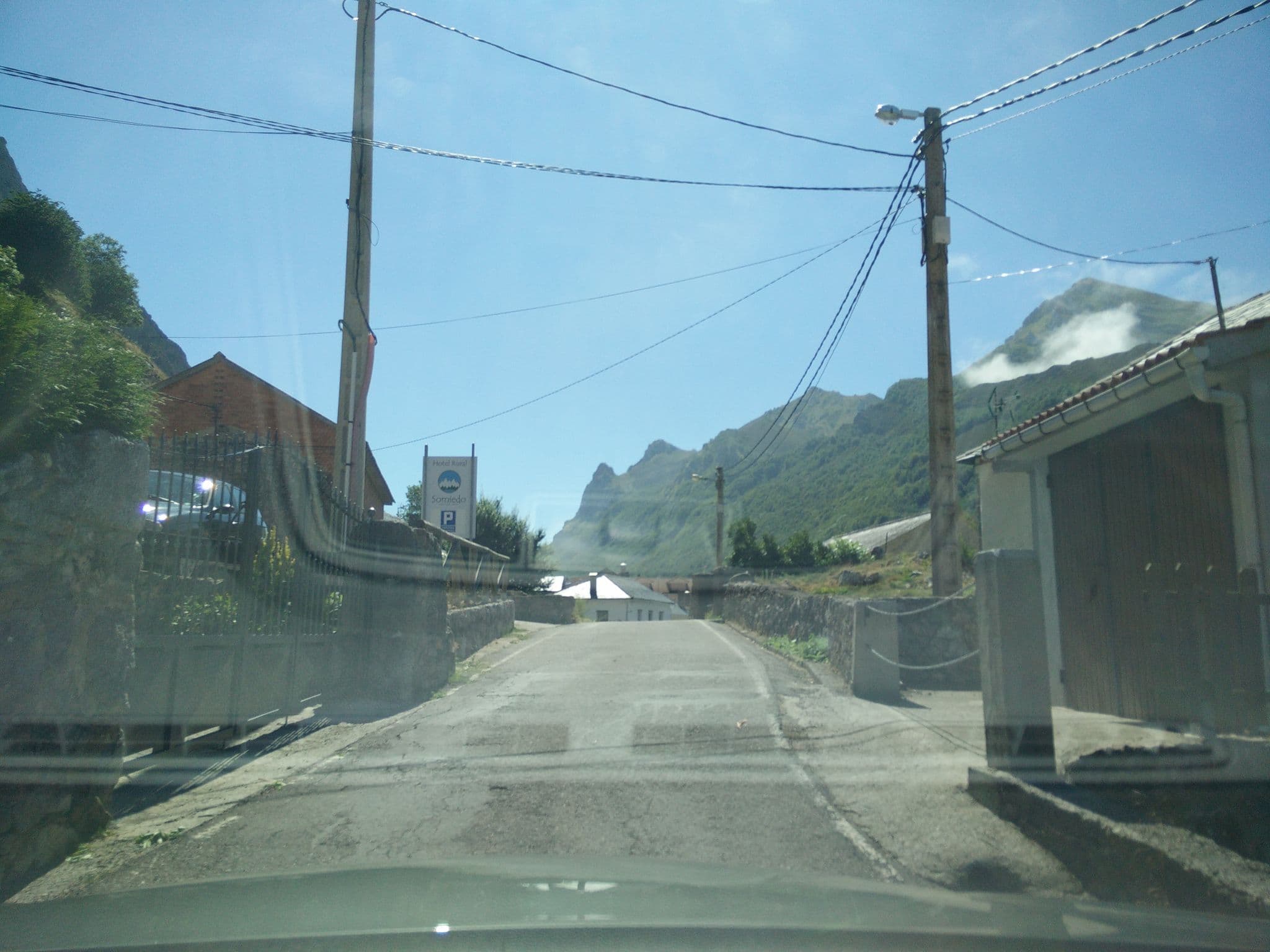 Street view near Hotel Somiedo, Pola de Somiedo — © txenoo (CC BY-SA · Mapillary)