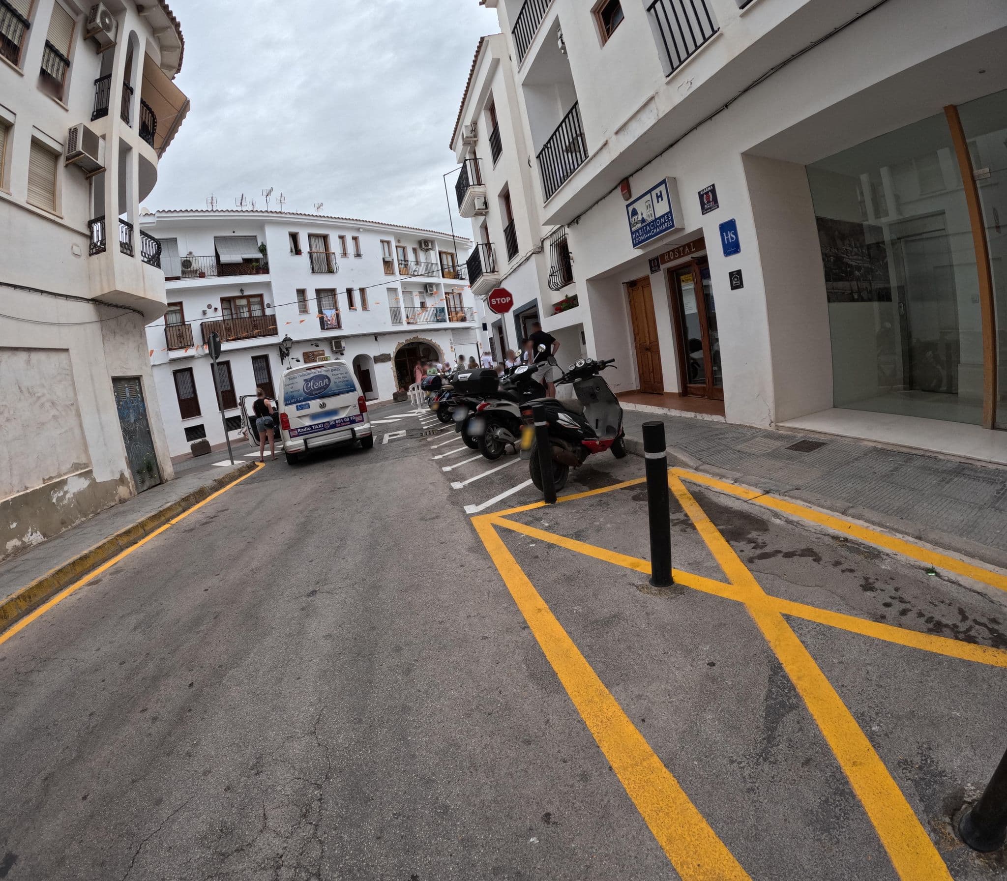 Street view near Hostal Fornet, Altea — © tjorim (CC BY-SA · Mapillary)