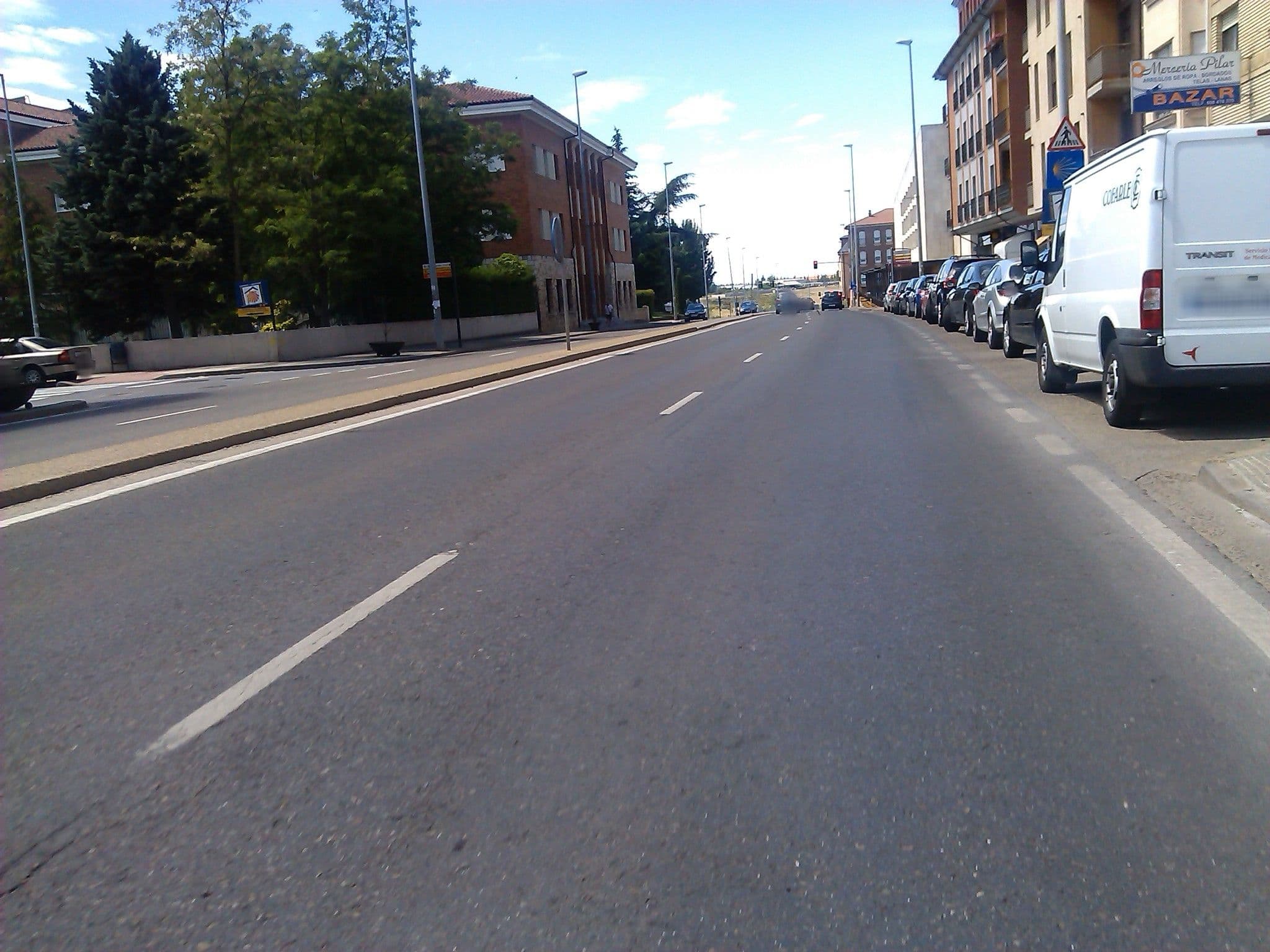 Street view near Hostal Central, Valverde de la Virgen — © changchun1 (CC BY-SA · Mapillary)