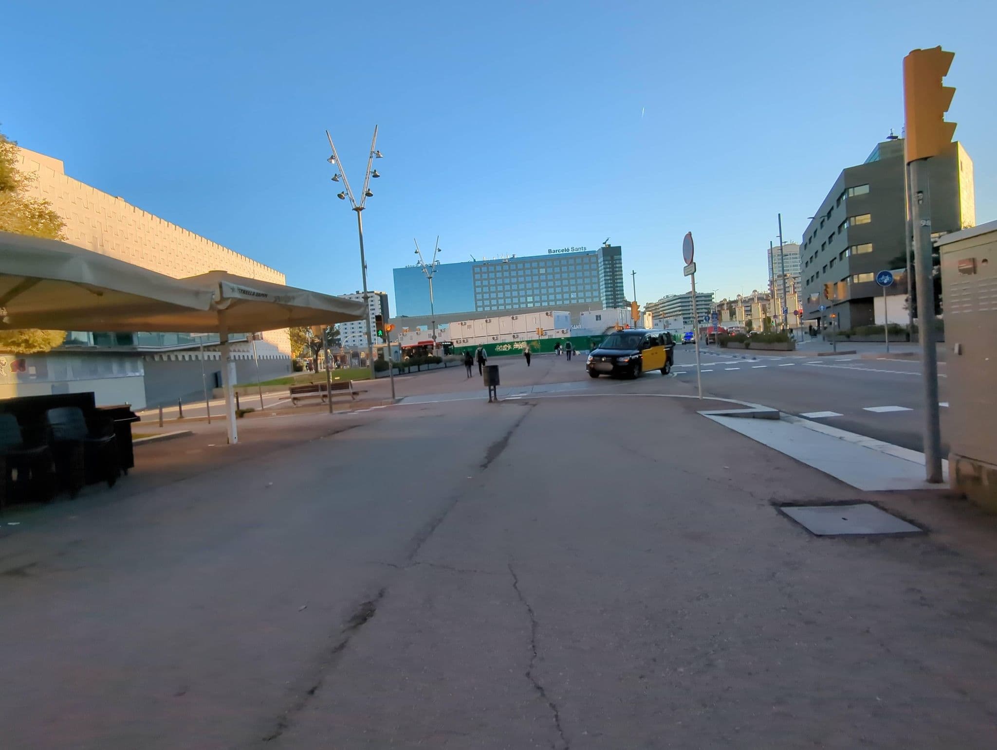 Street view near Cosmo Apartments, Sants — © miguel_andrade (CC BY-SA · Mapillary)