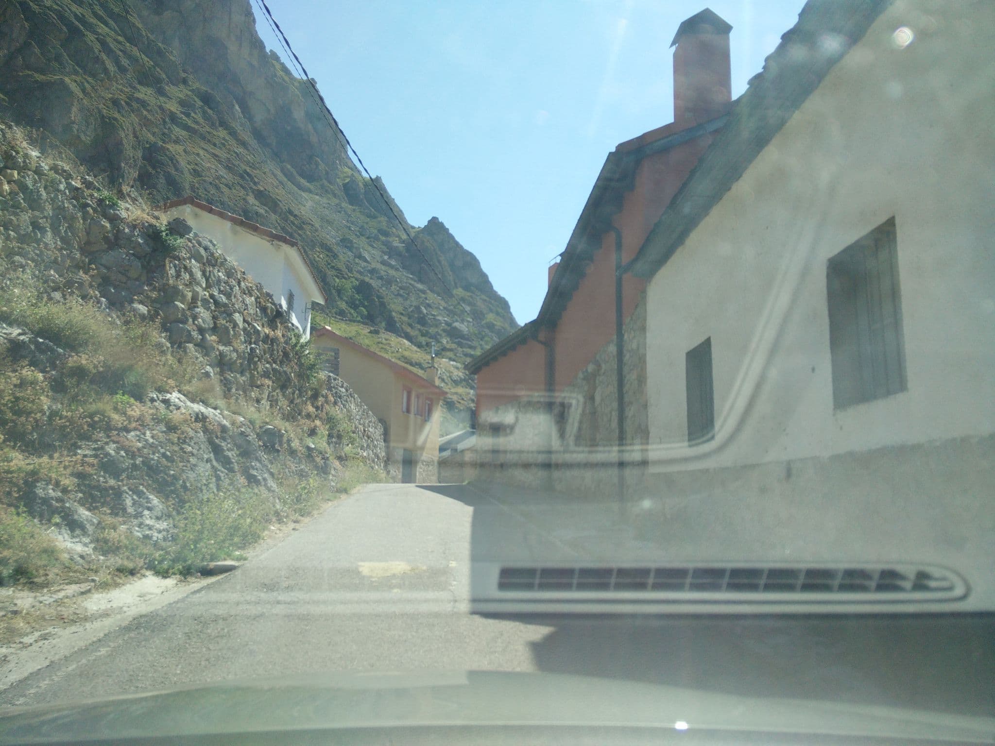Street view near El fontán, Pola de Somiedo — © txenoo (CC BY-SA · Mapillary)