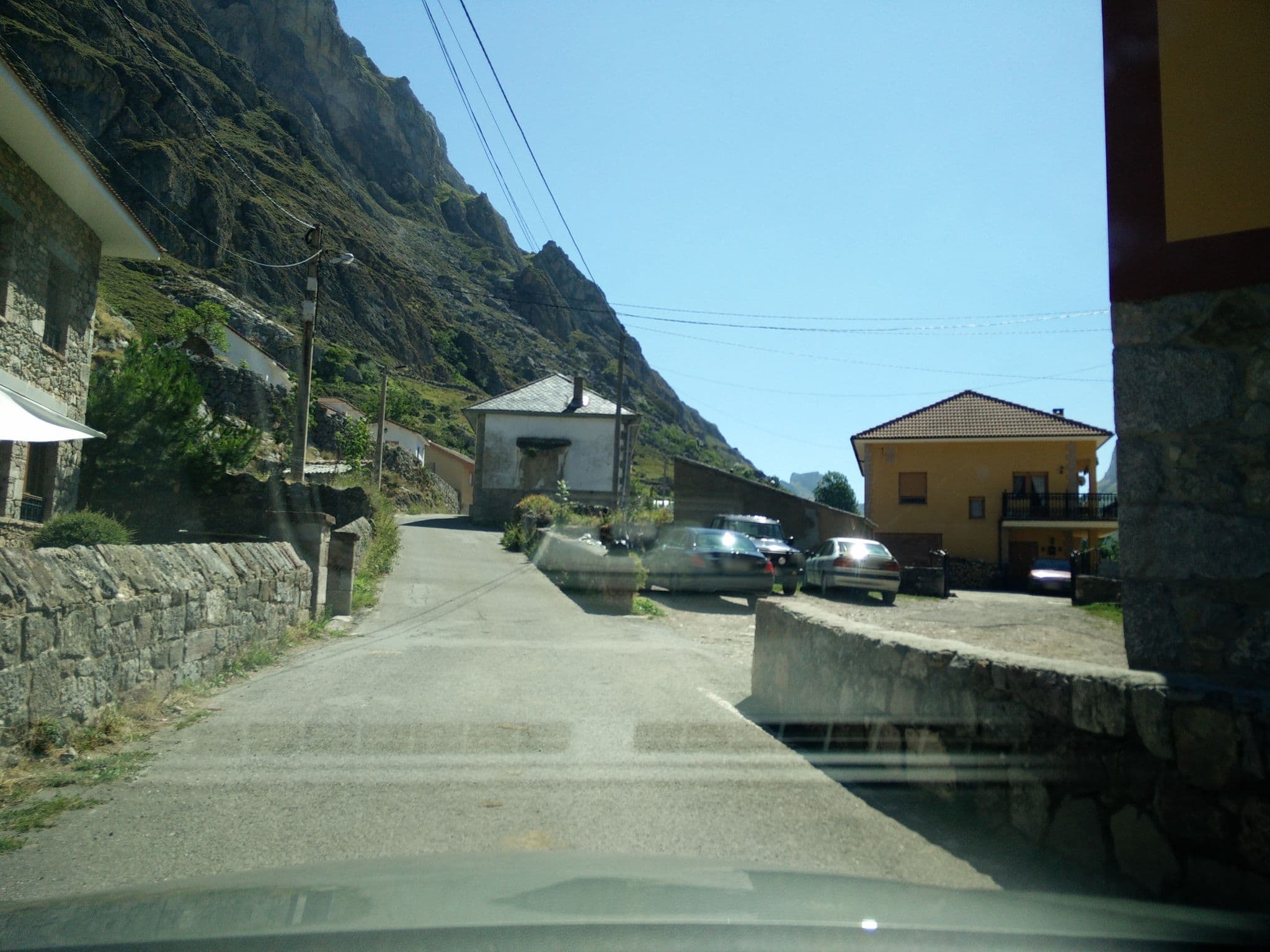 Street view near Valle del lago, Pola de Somiedo — © txenoo (CC BY-SA · Mapillary)