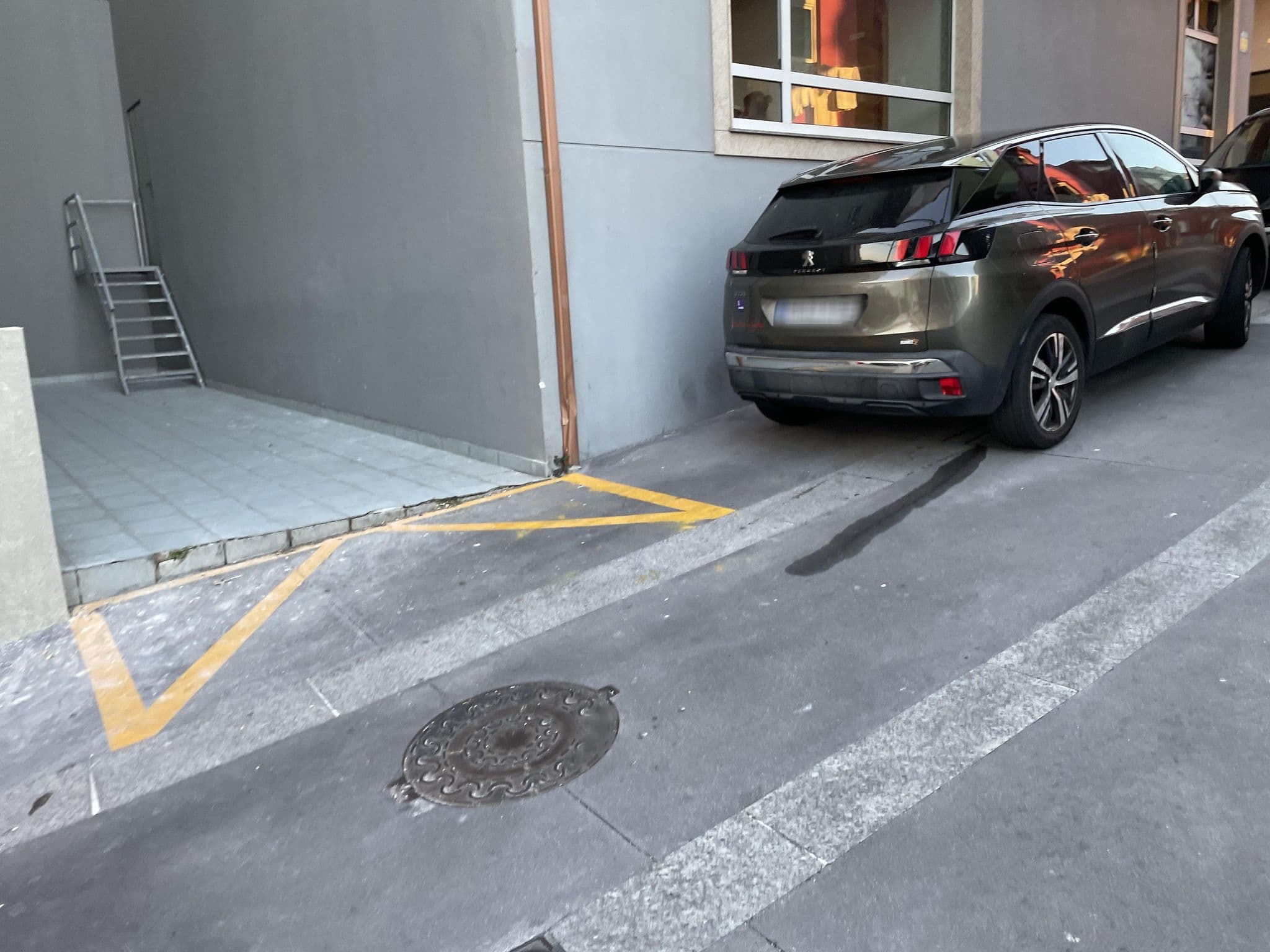 Street view near O Parranda, Camariñas — © seraq (CC BY-SA · Mapillary)