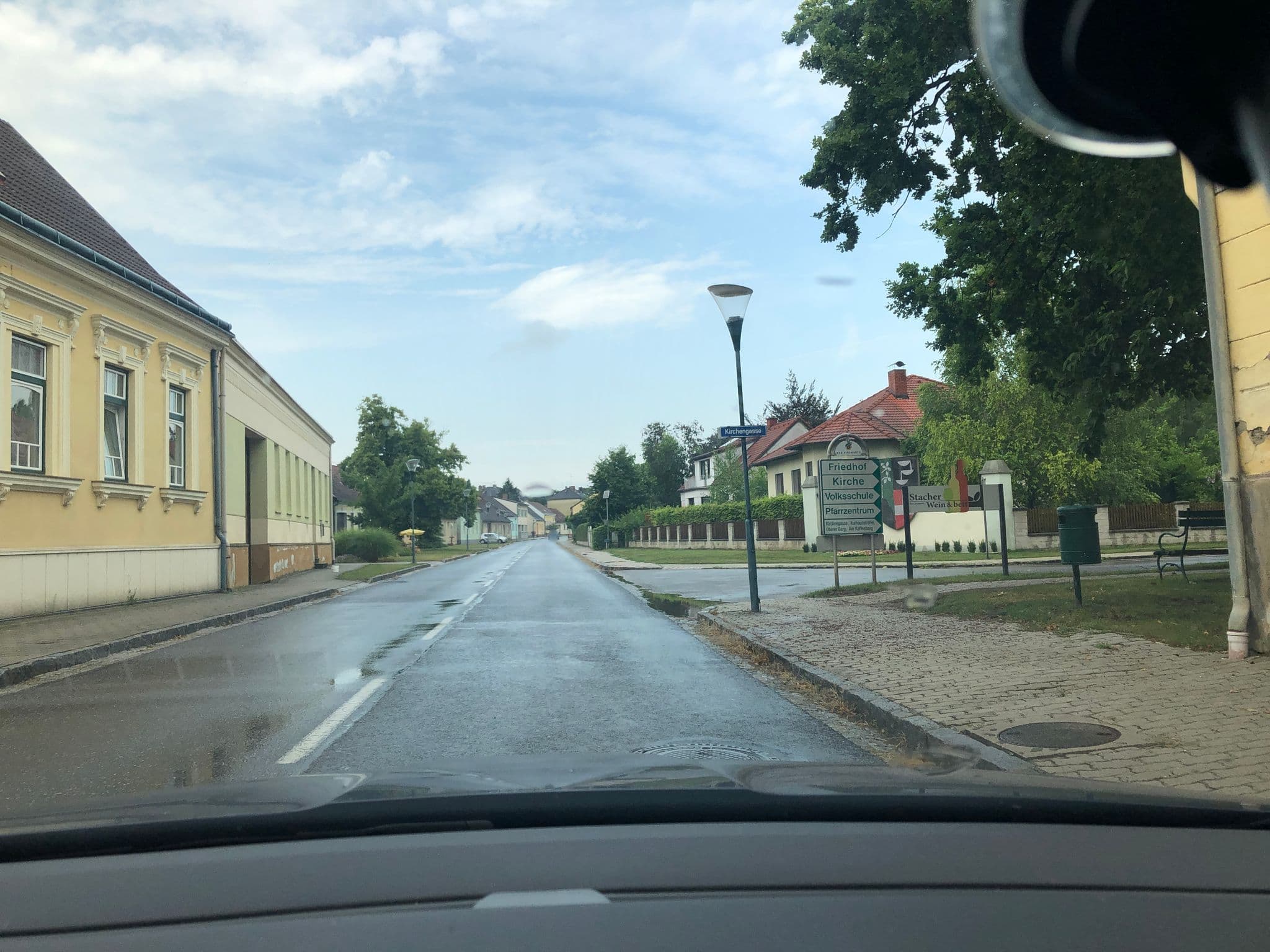 Street view near Weingut Stacher, Bad Pirawarth — © atze777 (CC BY-SA · Mapillary)