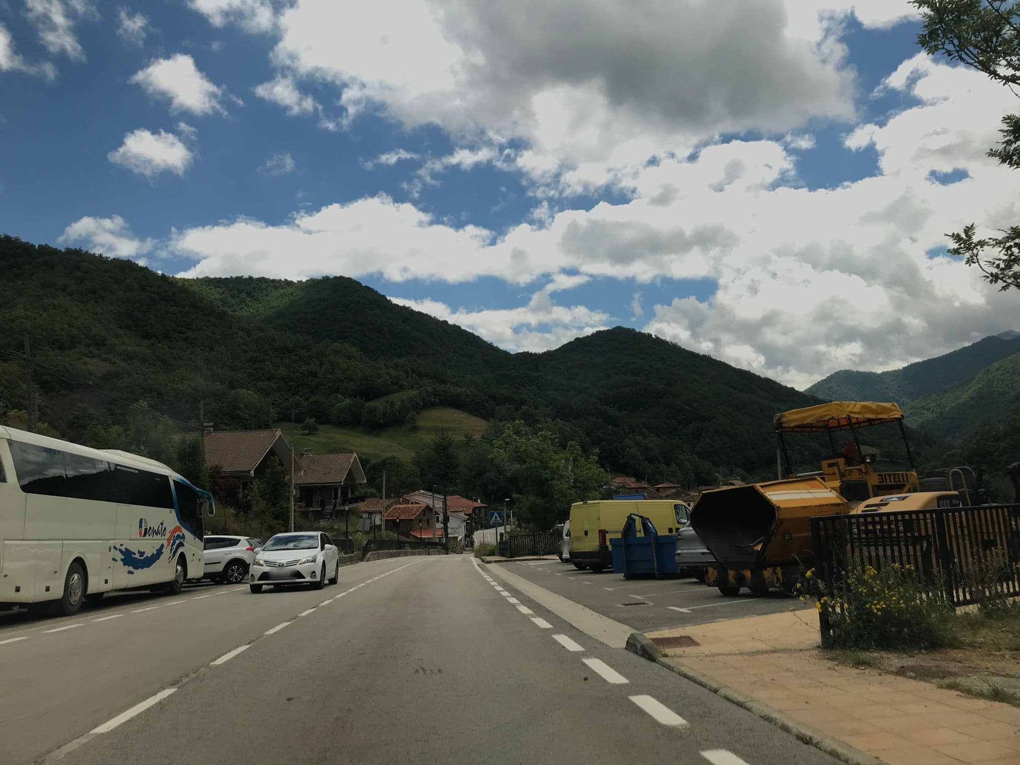 Street view near Hotal Puente Deva, Potes — © calile (CC BY-SA · Mapillary)