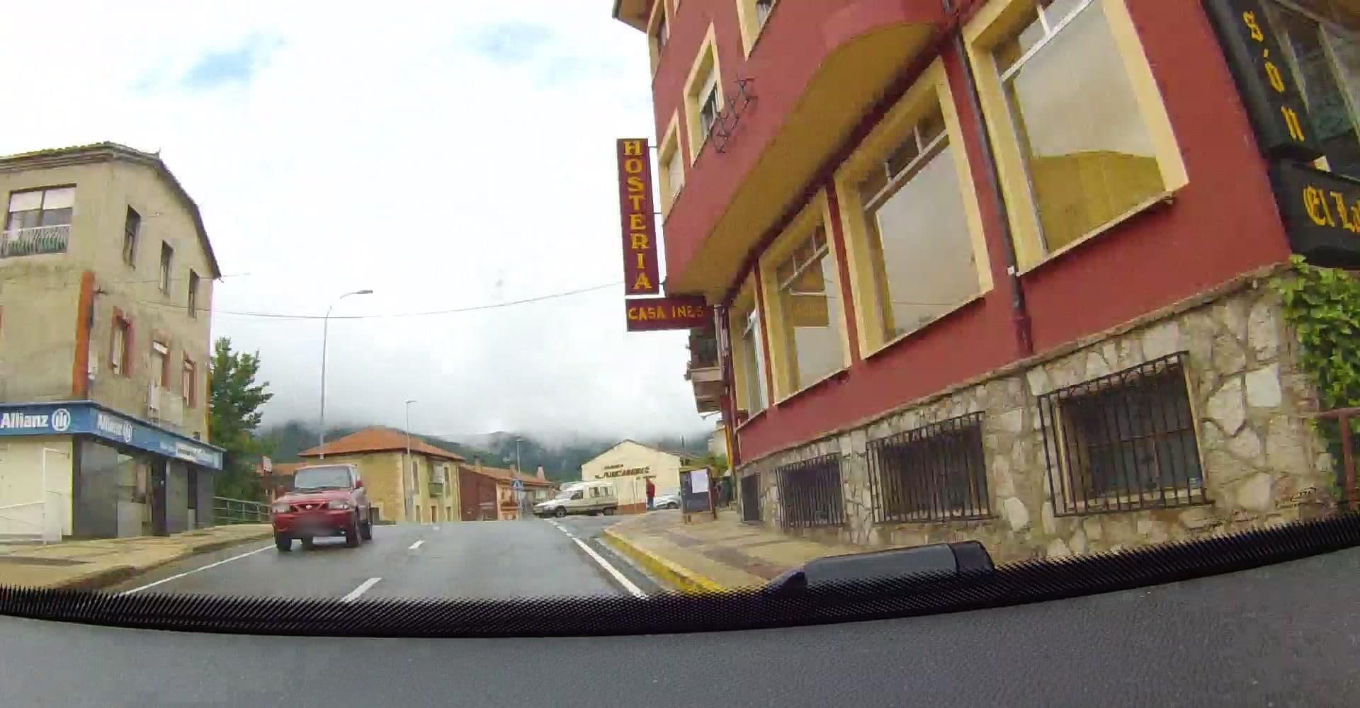 Street view near Hostería Casa Inés, Boñar — © VincentVE (CC BY-SA · Mapillary)