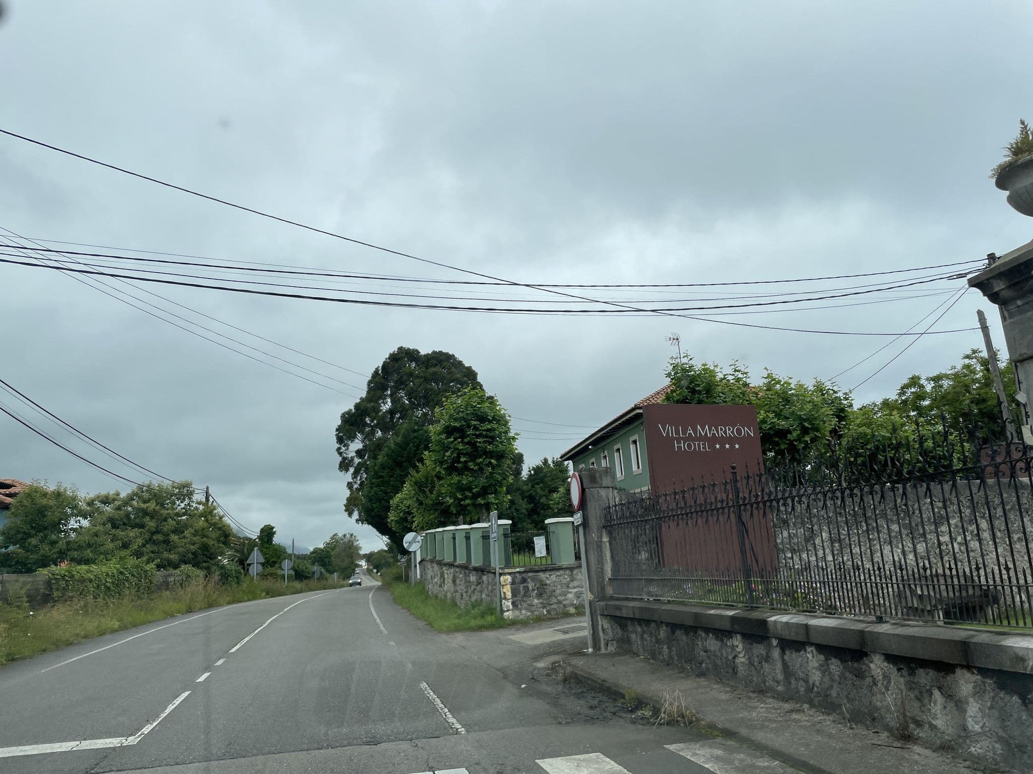 Street view near Hotel Villa Marrón, Posada — © seraq (CC BY-SA · Mapillary)