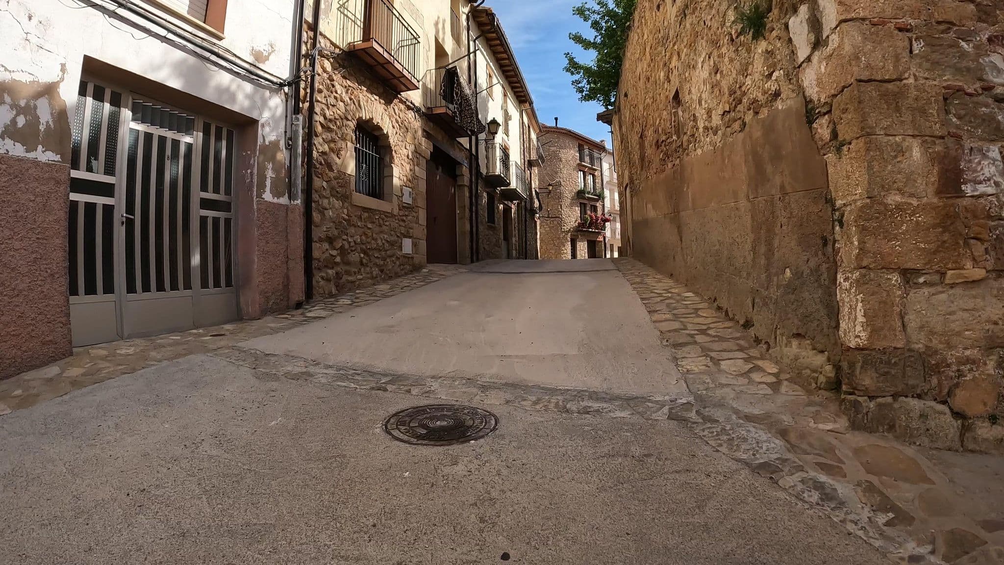 Street view near Casas Rurales Penyagolosa: Gregal, Garbí, Xaloc, Adzaneta — © mikelo (CC BY-SA · Mapillary)