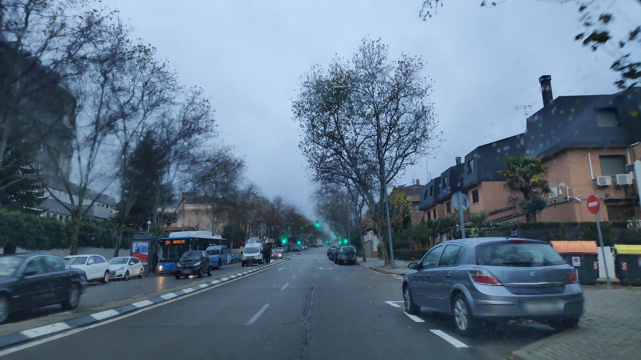 Street view near Hotel Suites Feria de Madrid, Piovera — © polkillas (CC BY-SA · Mapillary)