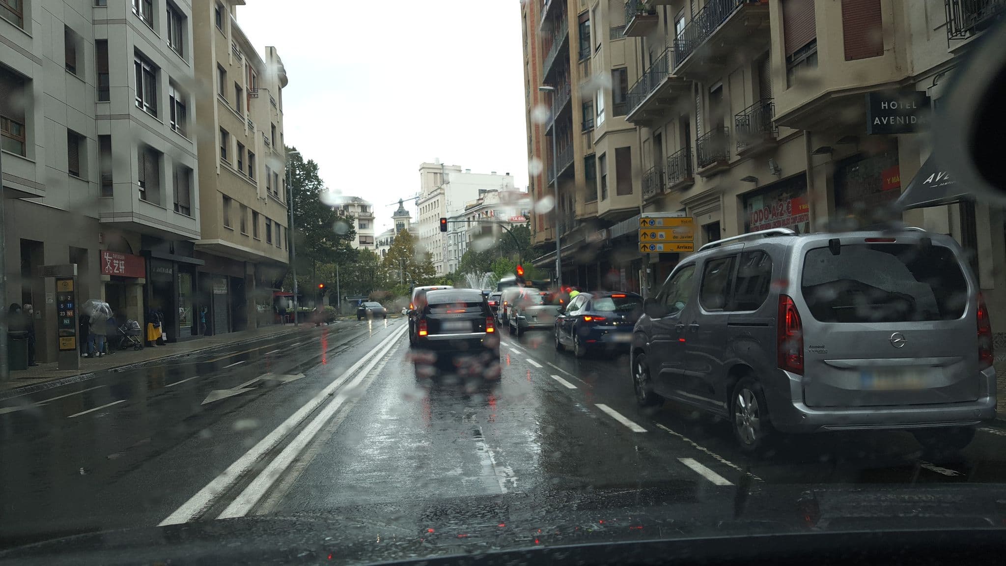 Street view near Hotel Avenida, Segundo Ensanche — © surikat (CC BY-SA · Mapillary)