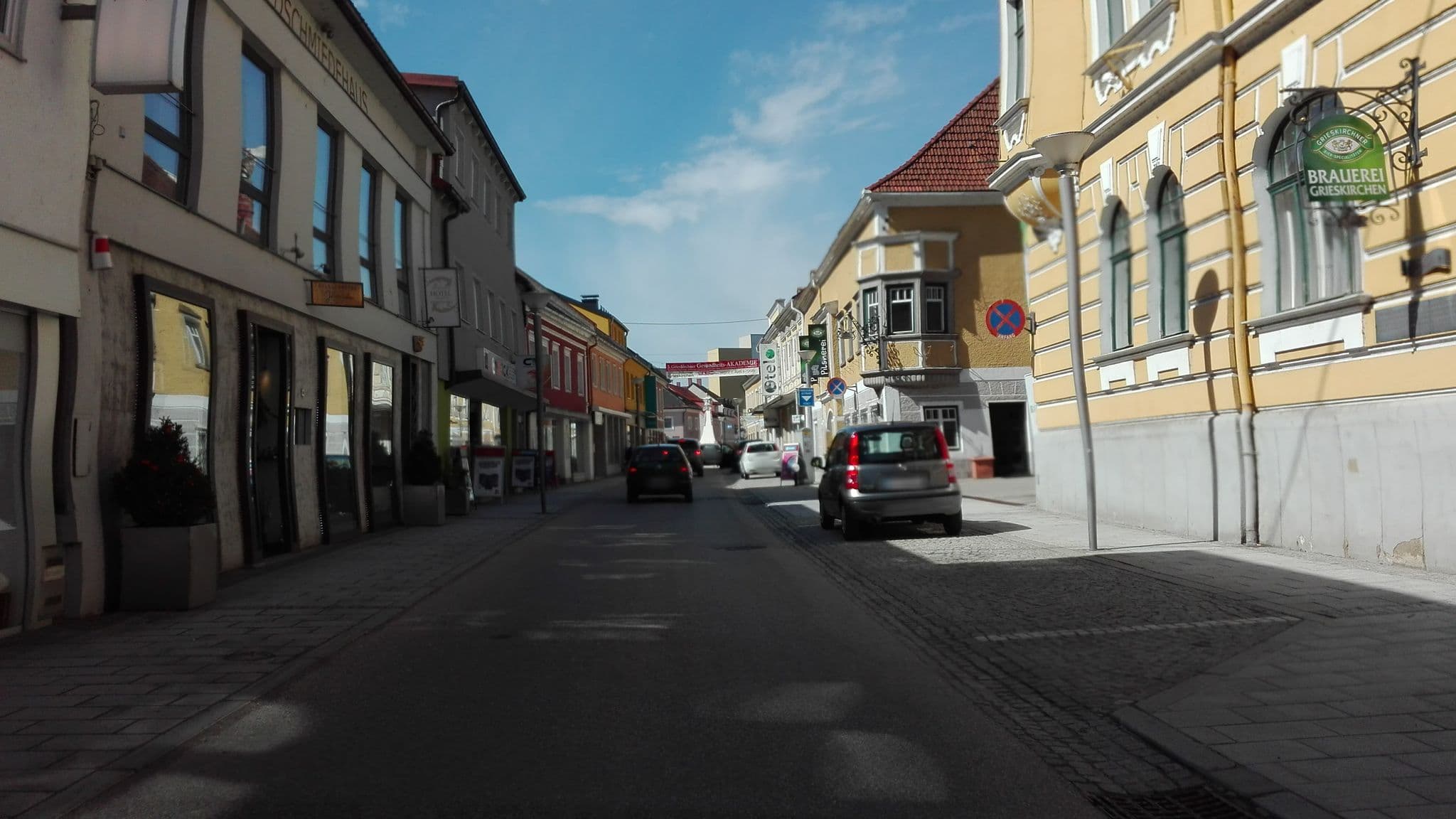 Street view near Hotel Goldschmiedehaus, Grieskirchen — © suriv (CC BY-SA · Mapillary)
