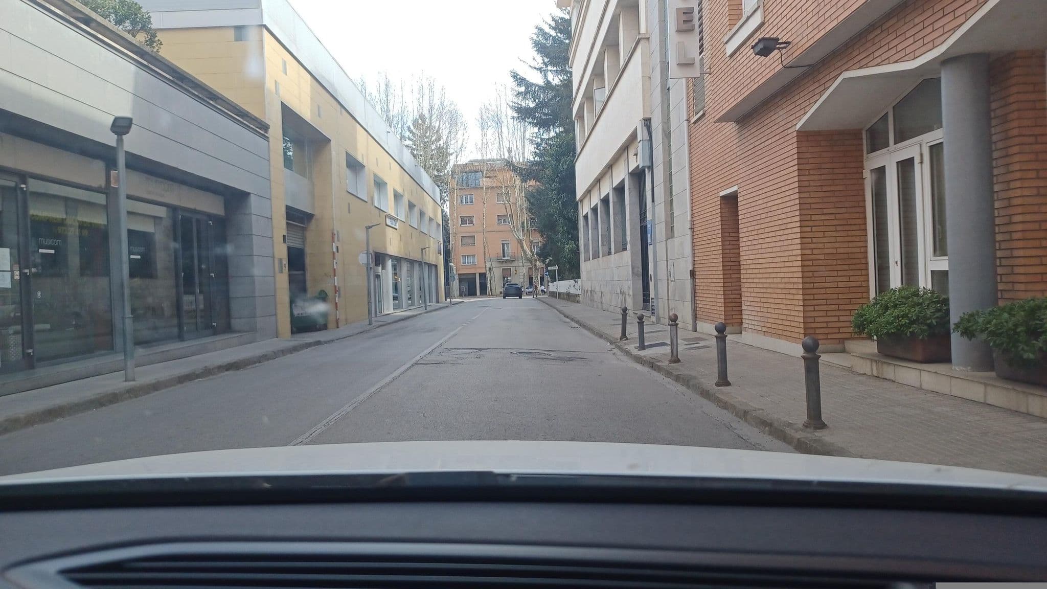 Street view near Hotel Borrell, Olot — © normanm (CC BY-SA · Mapillary)