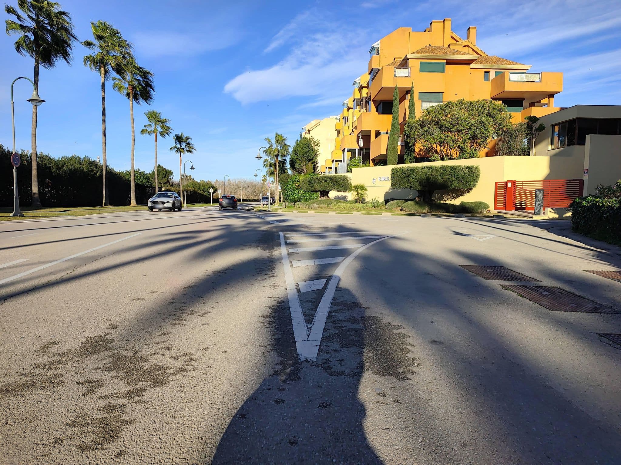 Street view near Ribera del Marlin 9-11, San Enrique de Guadiaro — © Duro (CC BY-SA · Mapillary)
