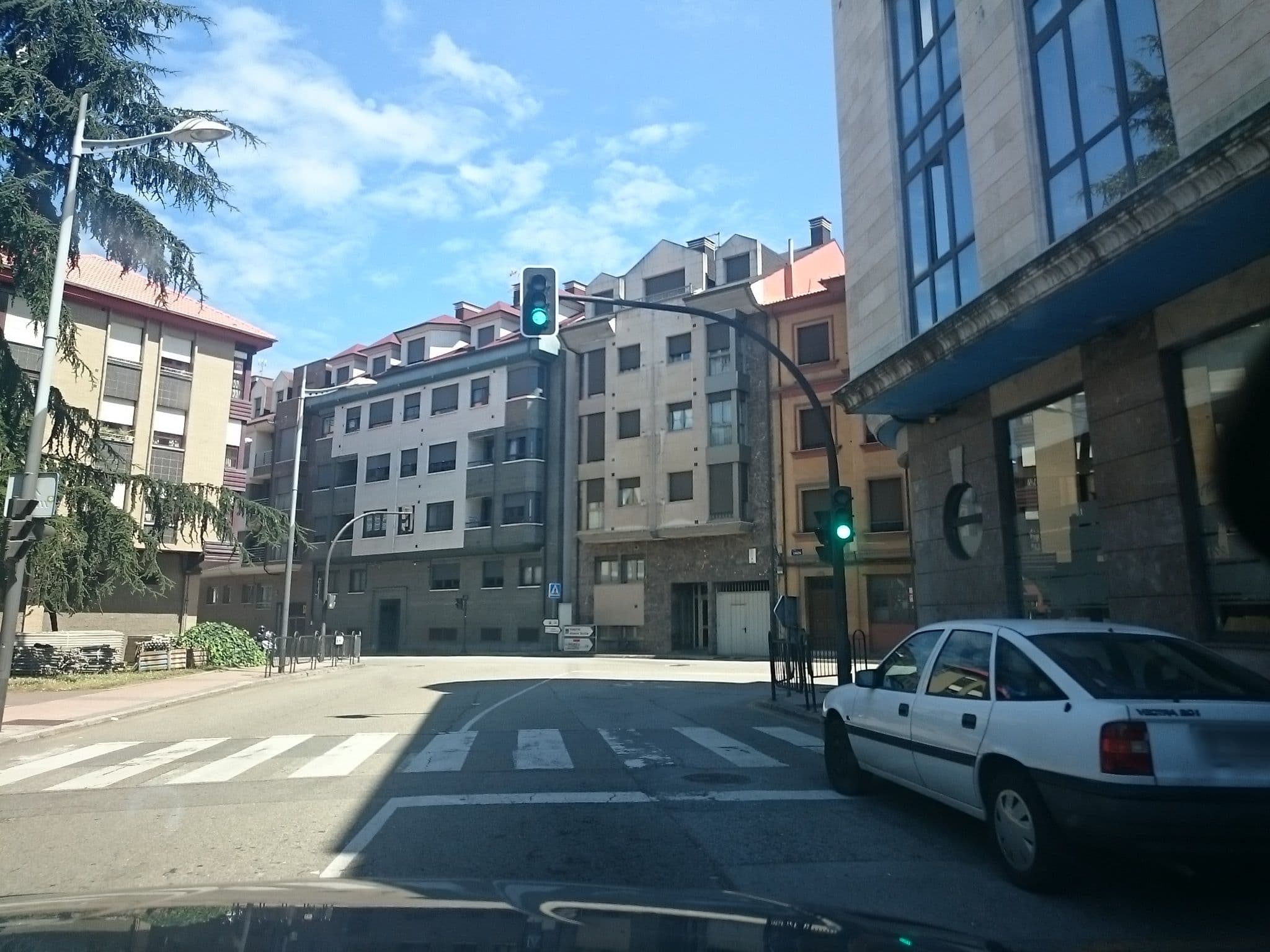 Street view near Hotel Mieres del Camino, Mieres — © yopaseopor (CC BY-SA · Mapillary)