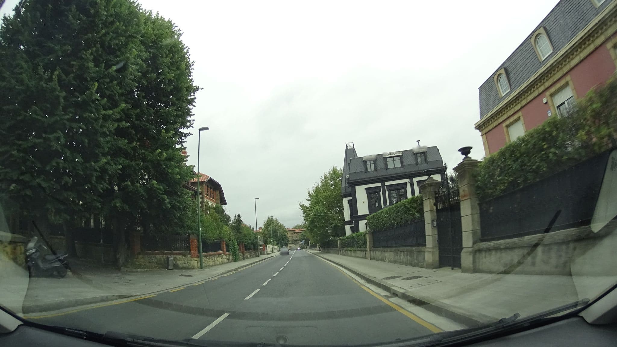 Street view near Hotel Neguri, Algorta — © robertogeb (CC BY-SA · Mapillary)