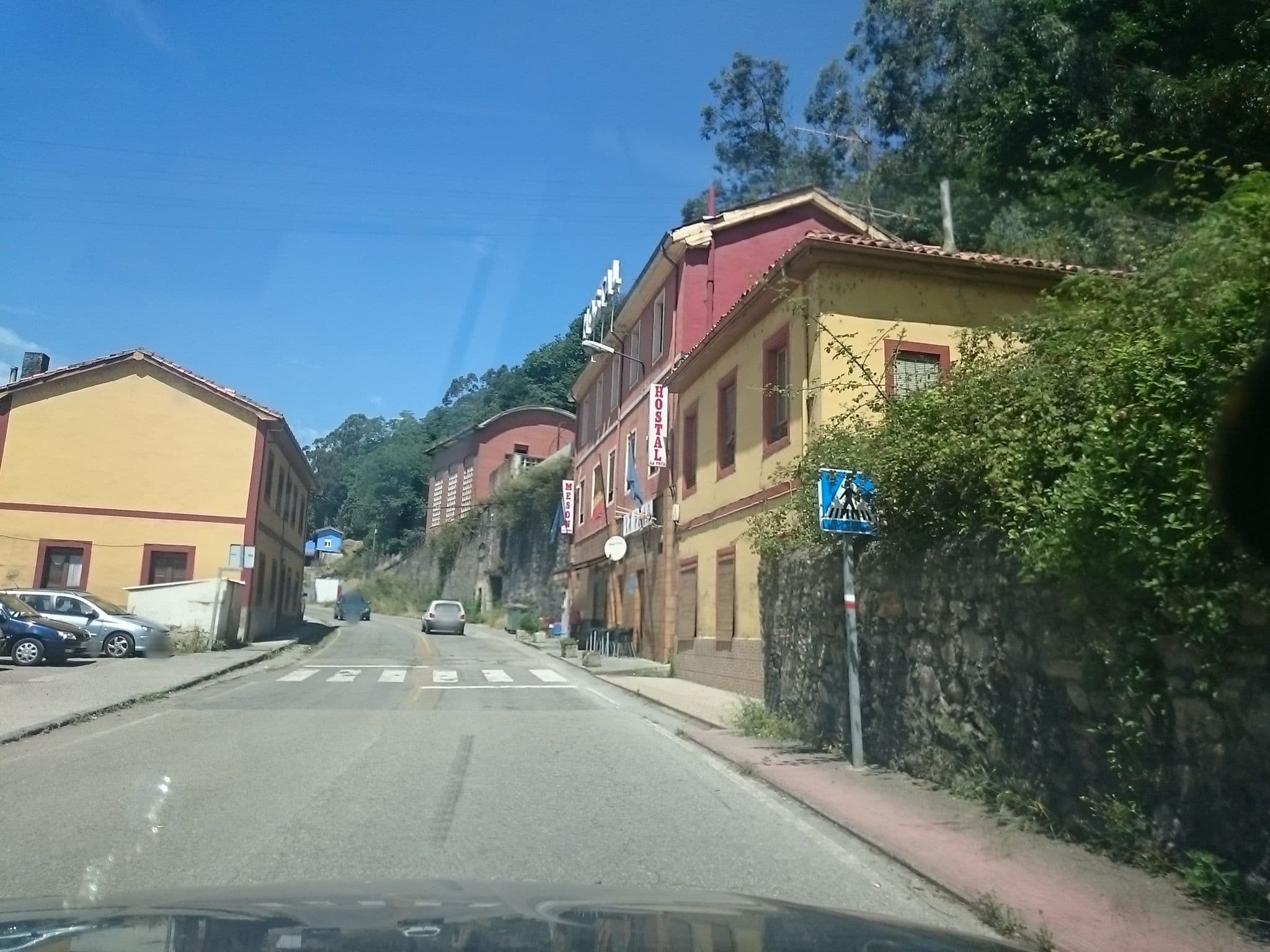 Street view near Hostal Meson La Peña, Mieres — © yopaseopor (CC BY-SA · Mapillary)