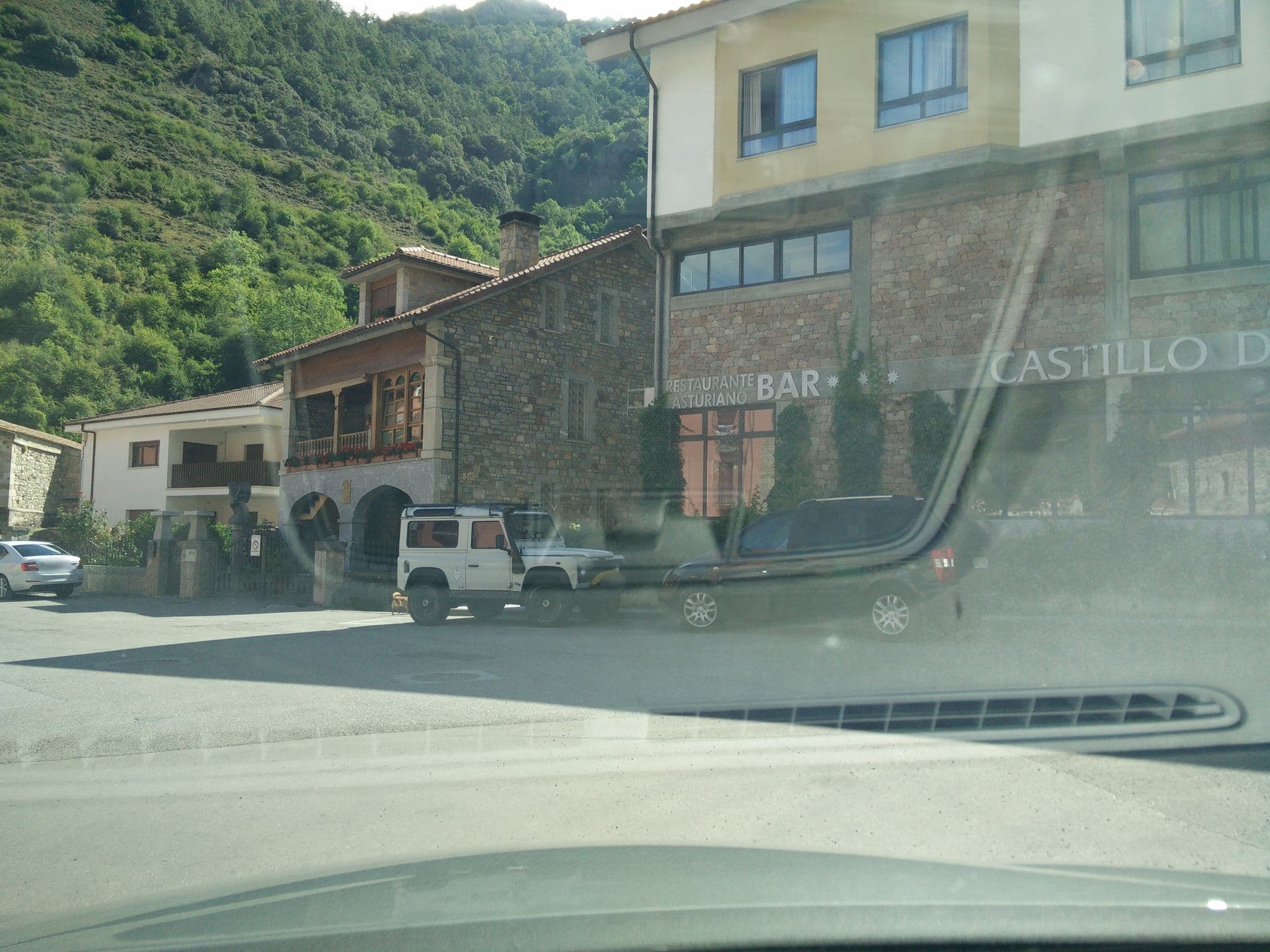 Street view near Castillo del Alba, Pola de Somiedo — © txenoo (CC BY-SA · Mapillary)