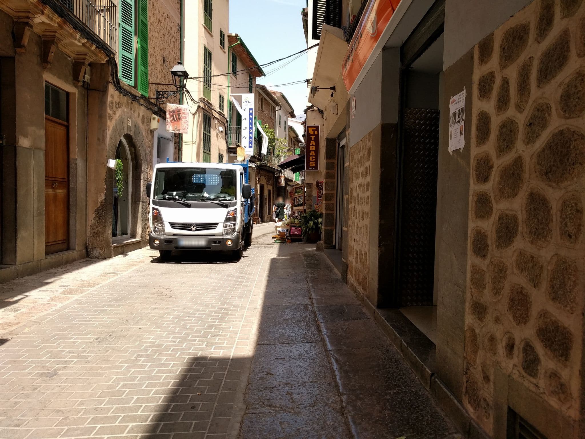 Street view near Lluna Aqua, Sóller — © peterneubauer (CC BY-SA · Mapillary)