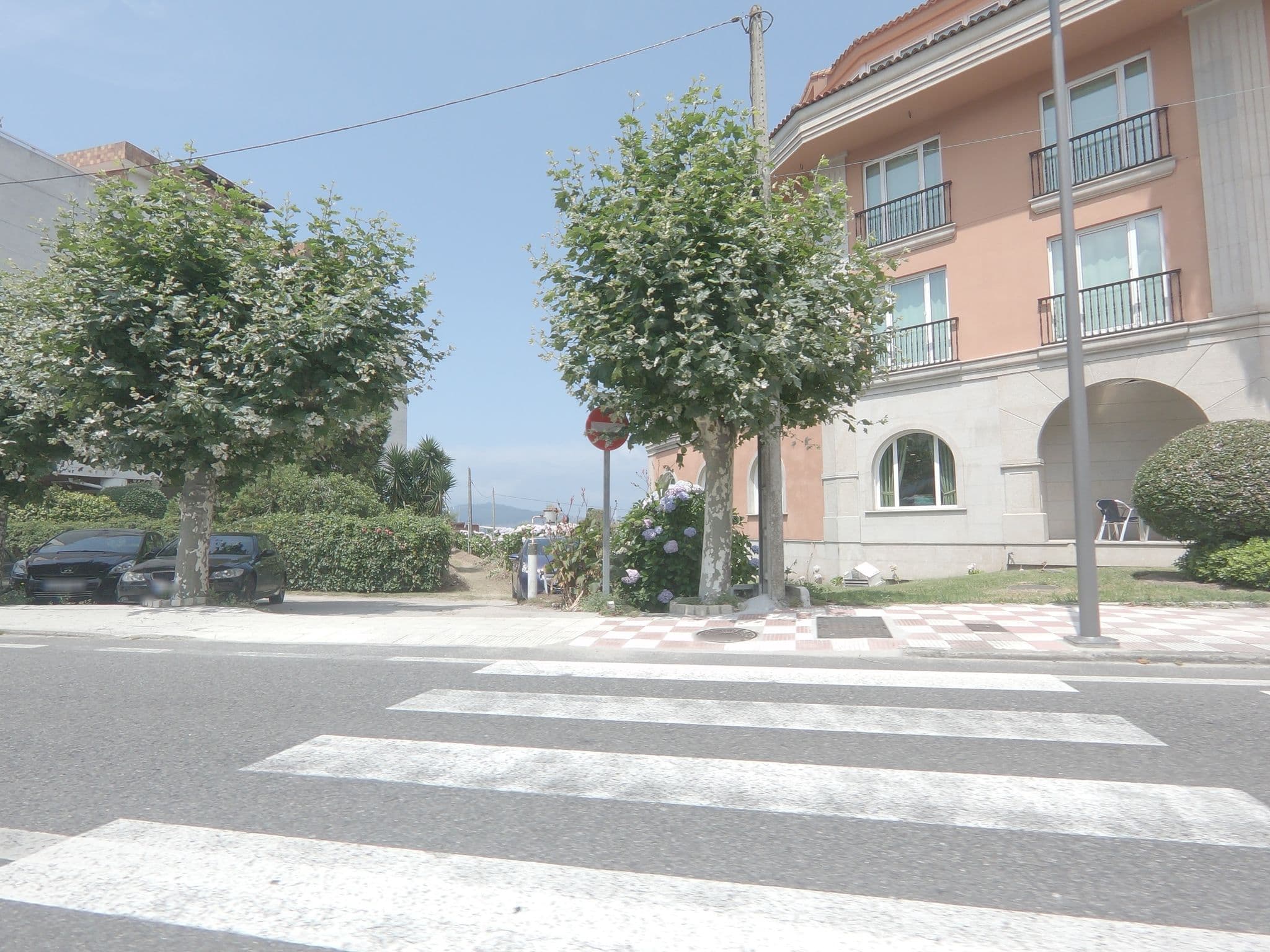 Street view near Hotel Bahía Baiona, Baiona — © sanjorgepinho (CC BY-SA · Mapillary)