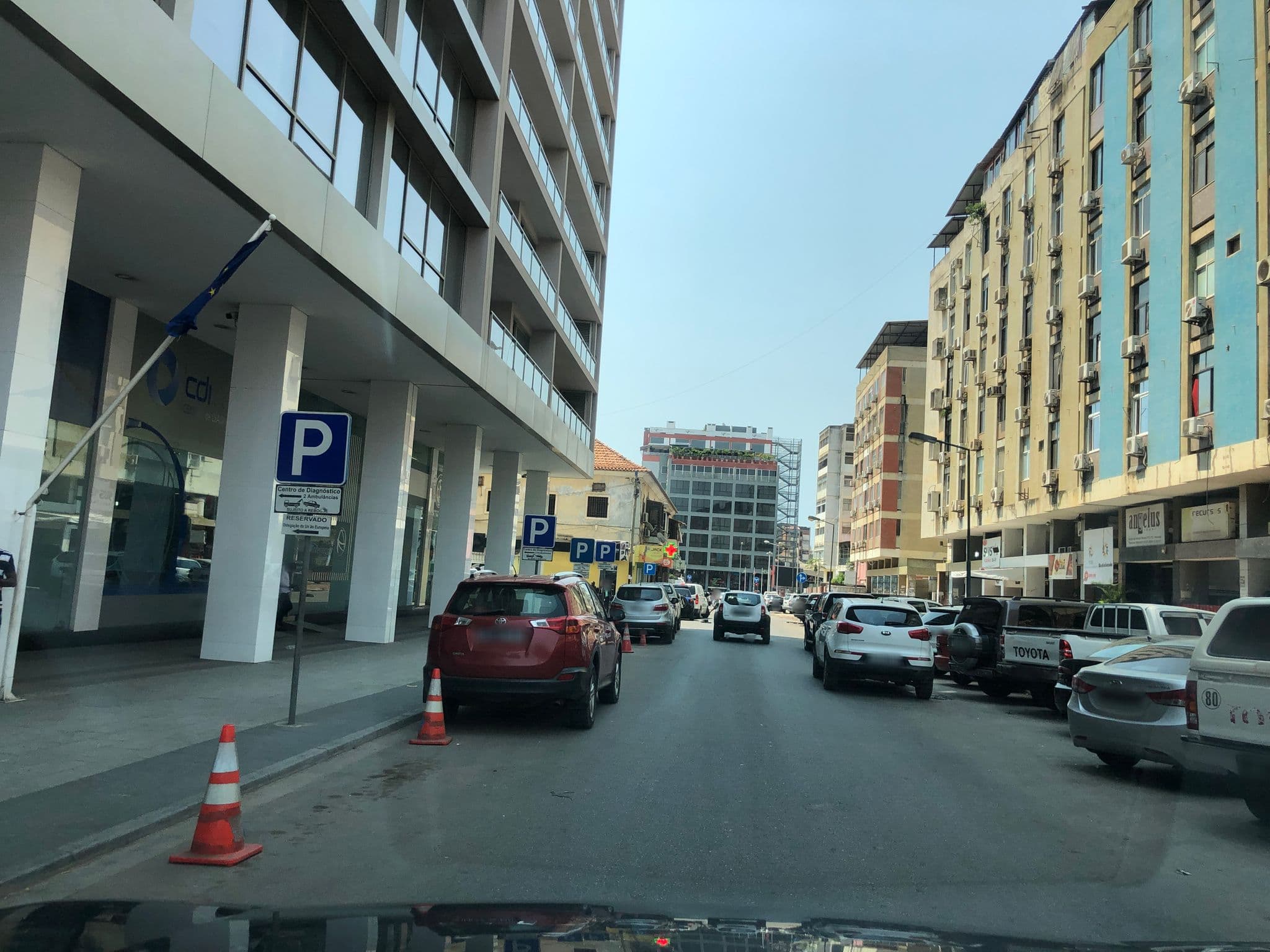 Street view near Rei Katyavala Condomínio, Ingombota — © via (CC BY-SA · Mapillary)
