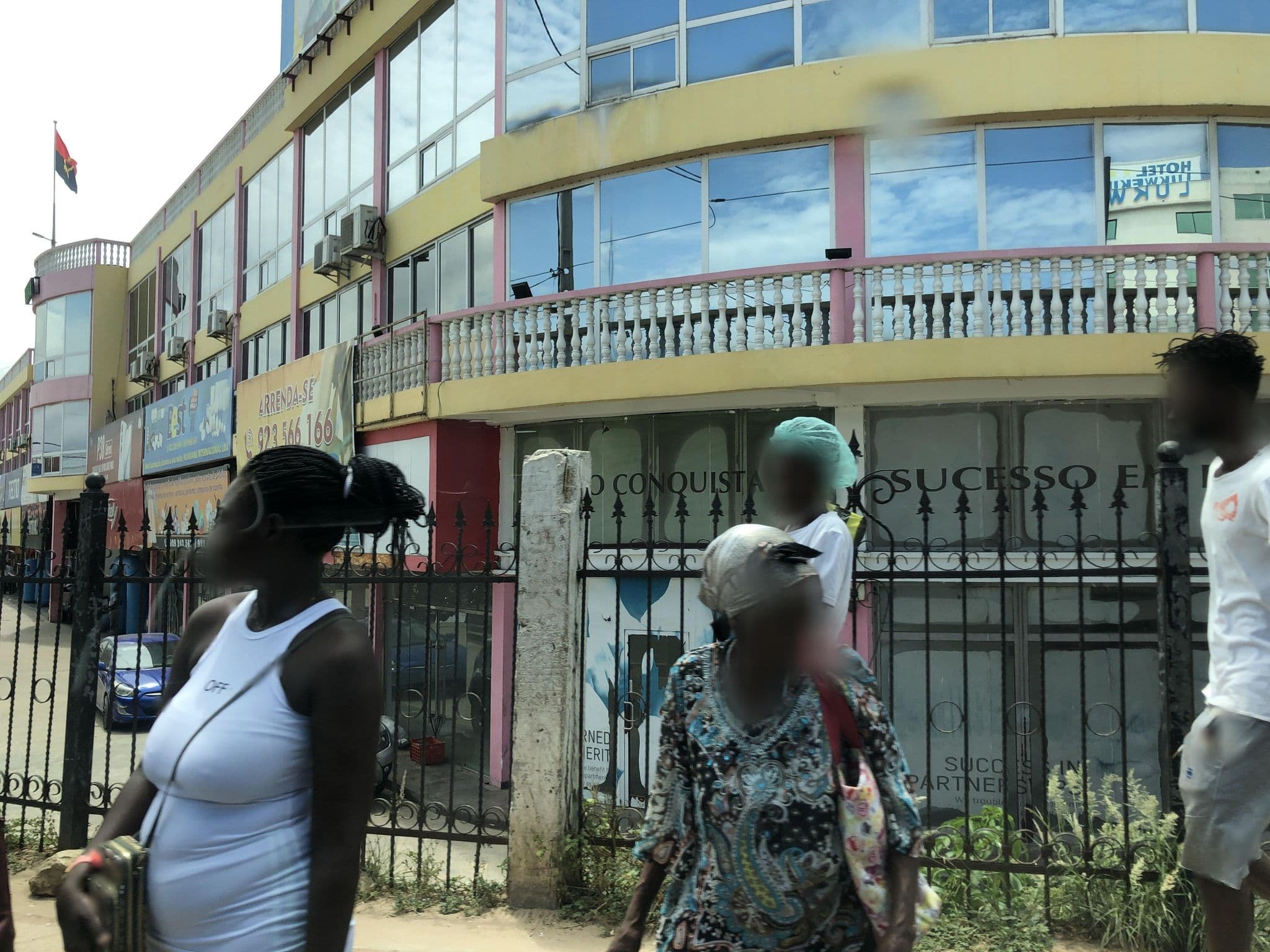 Street view near Hotel Lukweku, Benfica — © via (CC BY-SA · Mapillary)