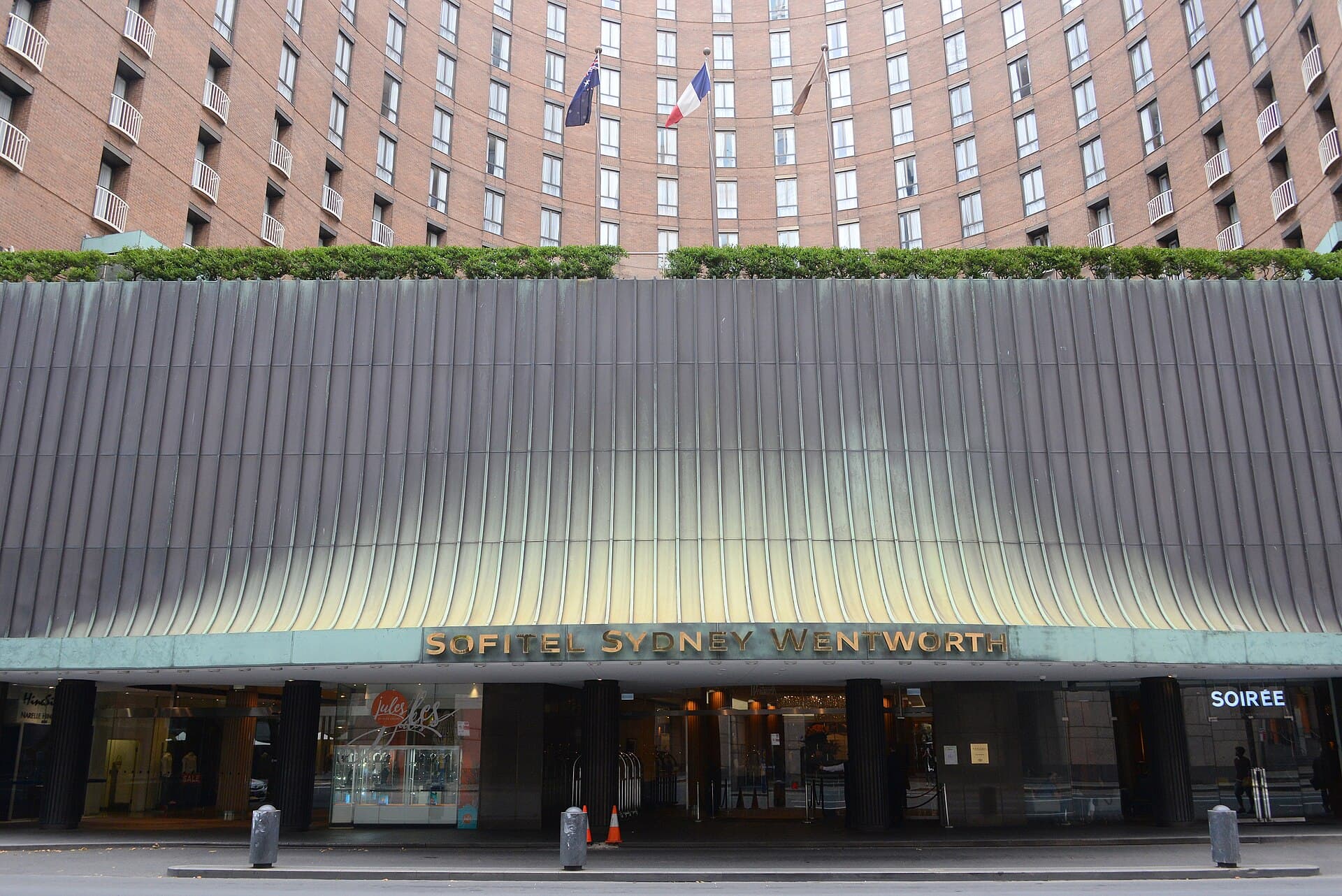 Sofitel Wentworth Sydney (via Wikimedia Commons, CC BY-SA 4.0)