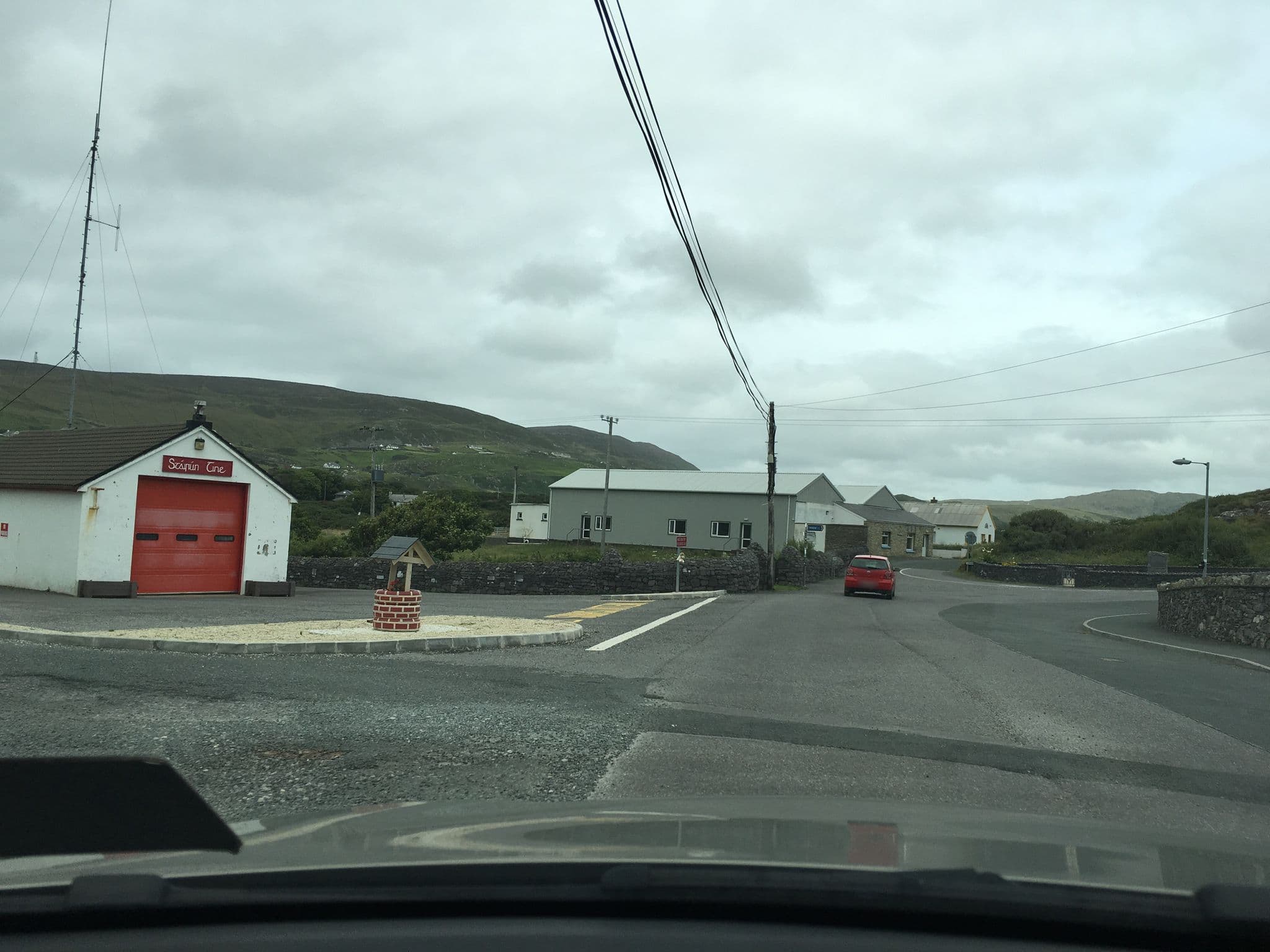 Street view near Ionad Siúl, Killybegs — © mackerski (CC BY-SA · Mapillary)
