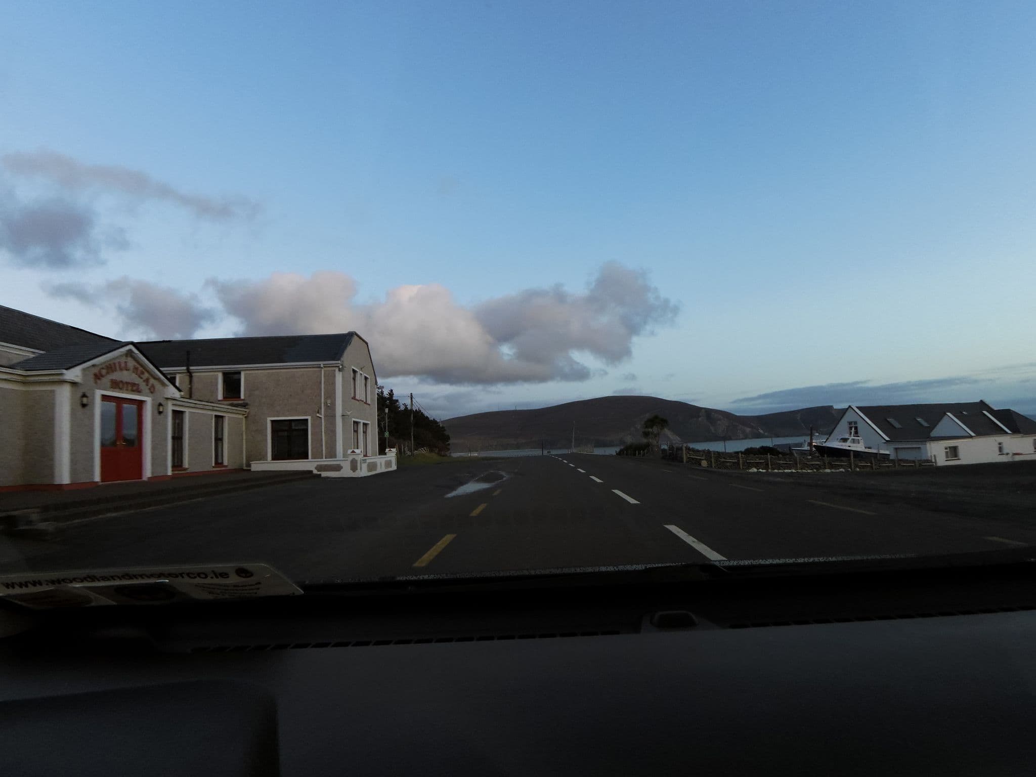 Street view near Achill Head Hotel, Belmullet — © dacor (CC BY-SA · Mapillary)