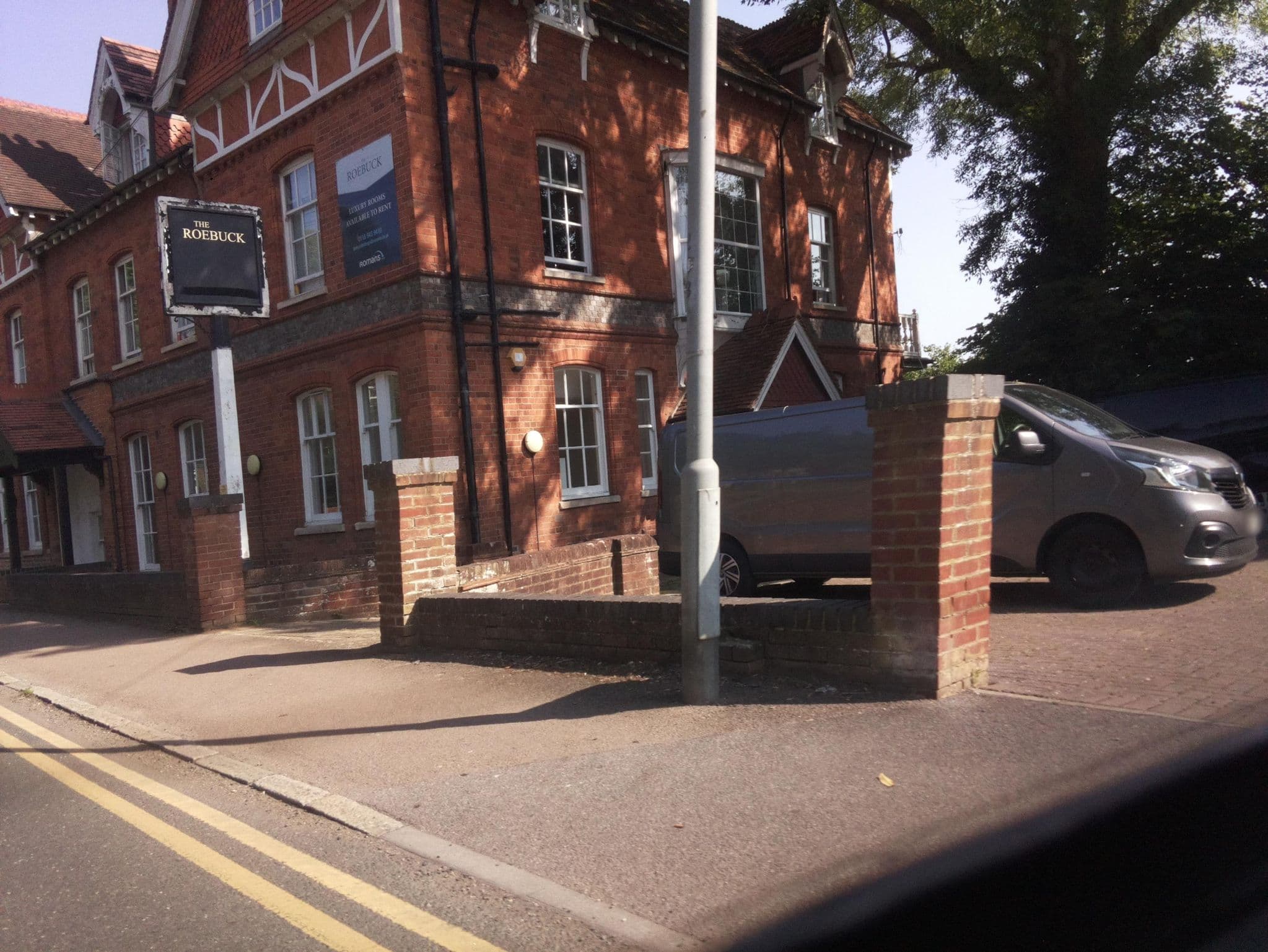 Street view near The Roebuck Hotel, Pangbourne — © southglos (CC BY-SA · Mapillary)
