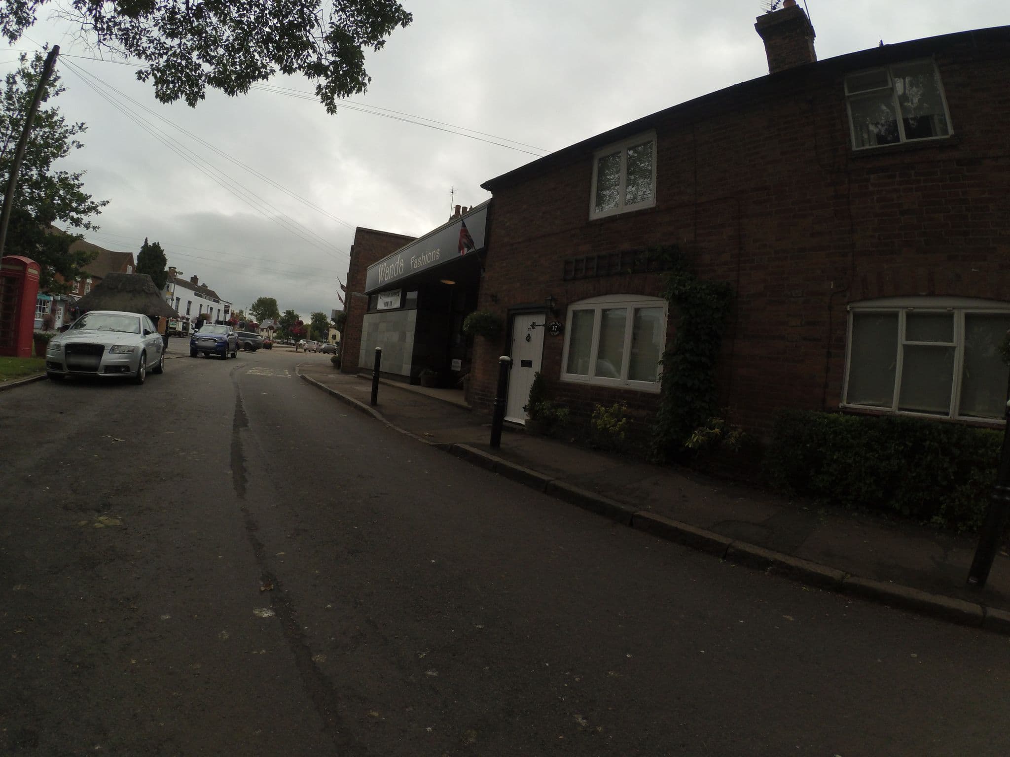 Street view near Inn on the Green, Dunchurch — © gness (CC BY-SA · Mapillary)