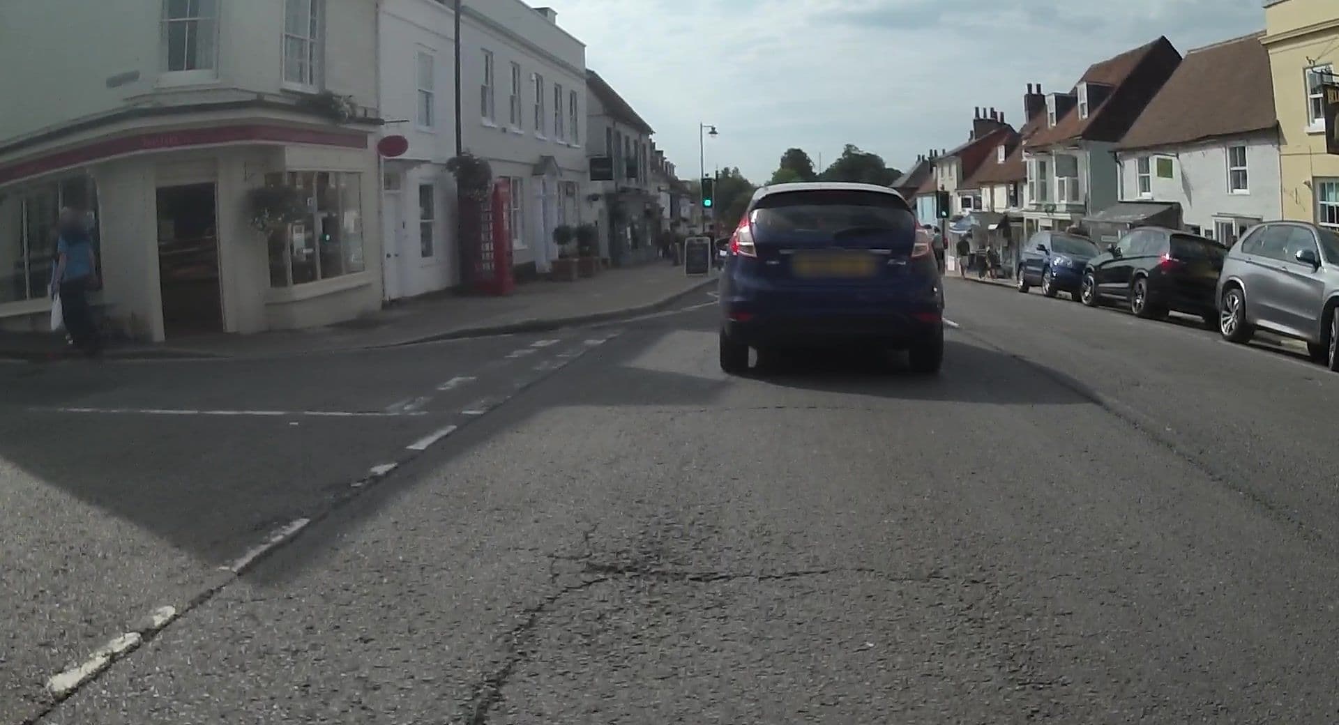 Street view near The Bell Inn, New Alresford — © jpennycook (CC BY-SA · Mapillary)